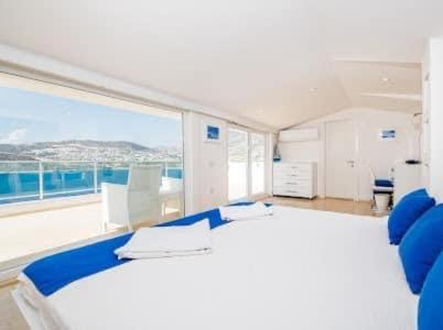 Three-Bedroom Villa photo 1