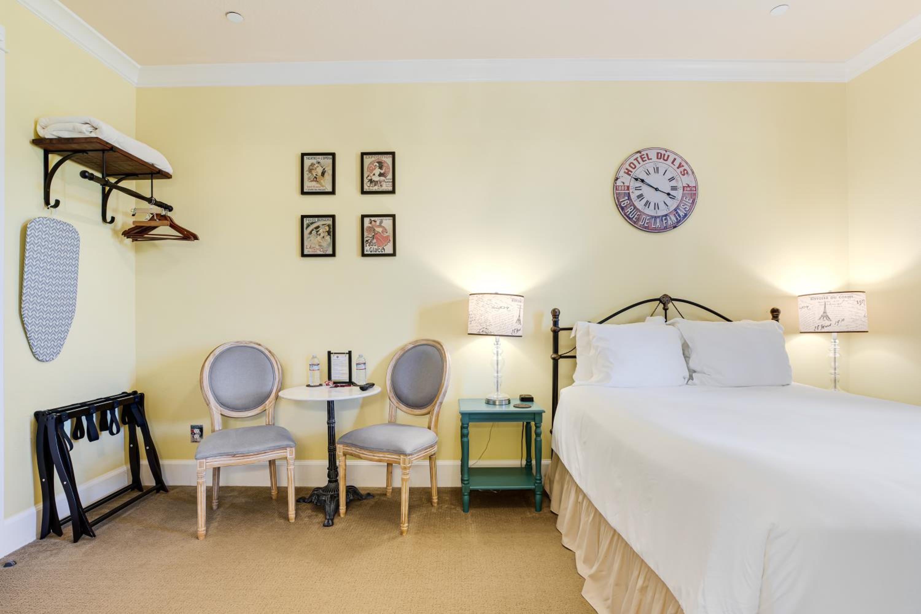 Standard Queen Room