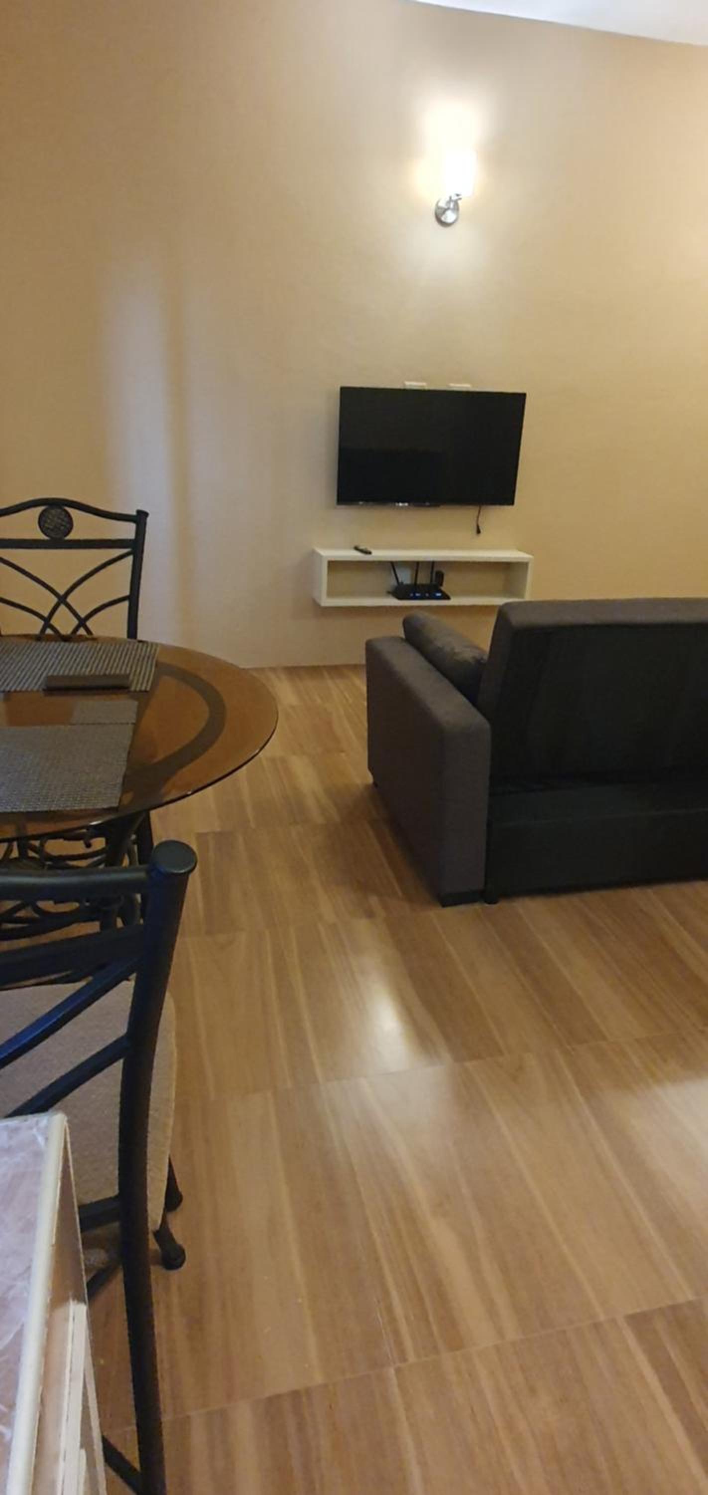 One-Bedroom Apartment photo 2