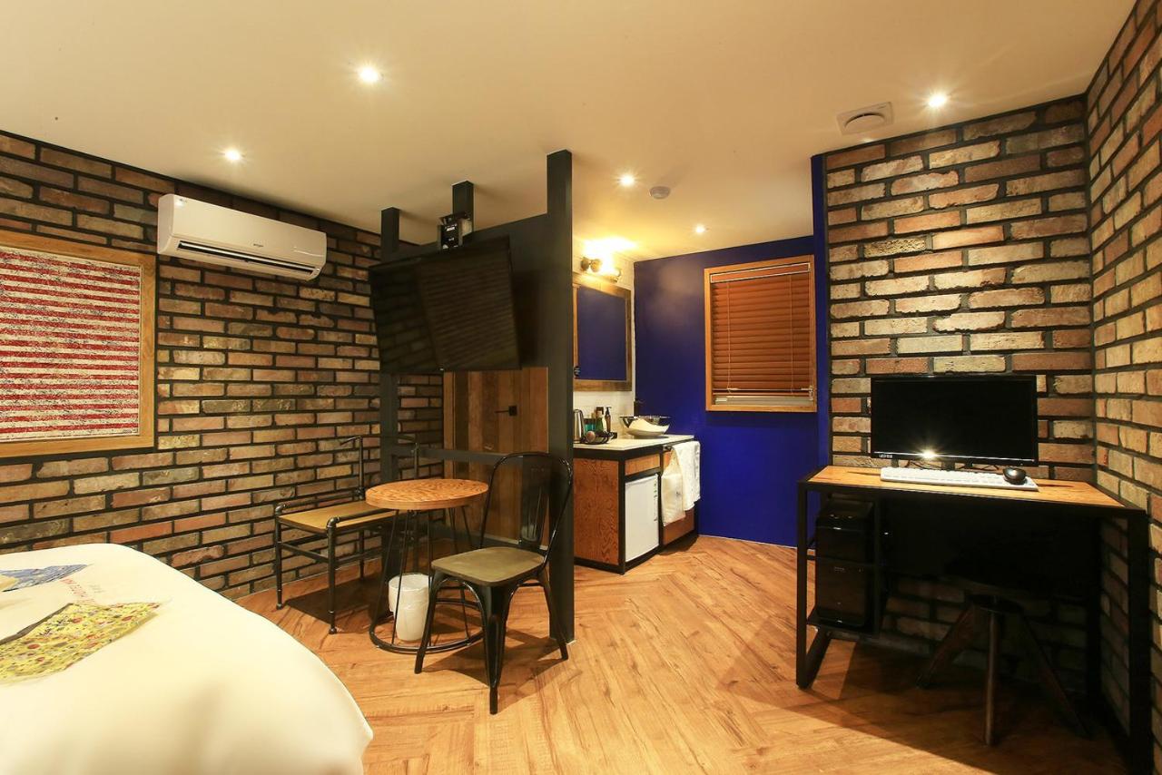 Premium Double Room - Photo 7