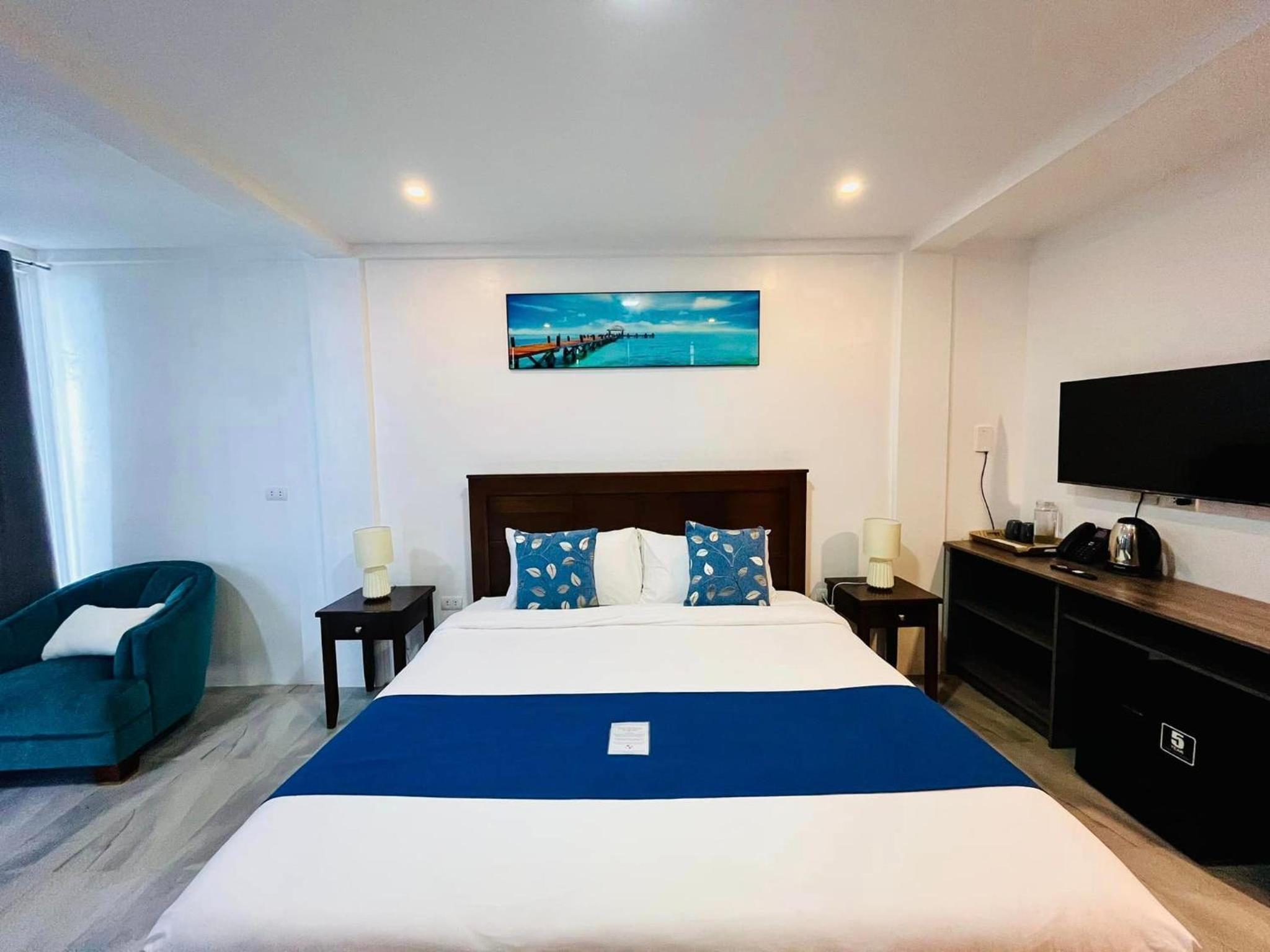 Suite with Sea View - Photo 9