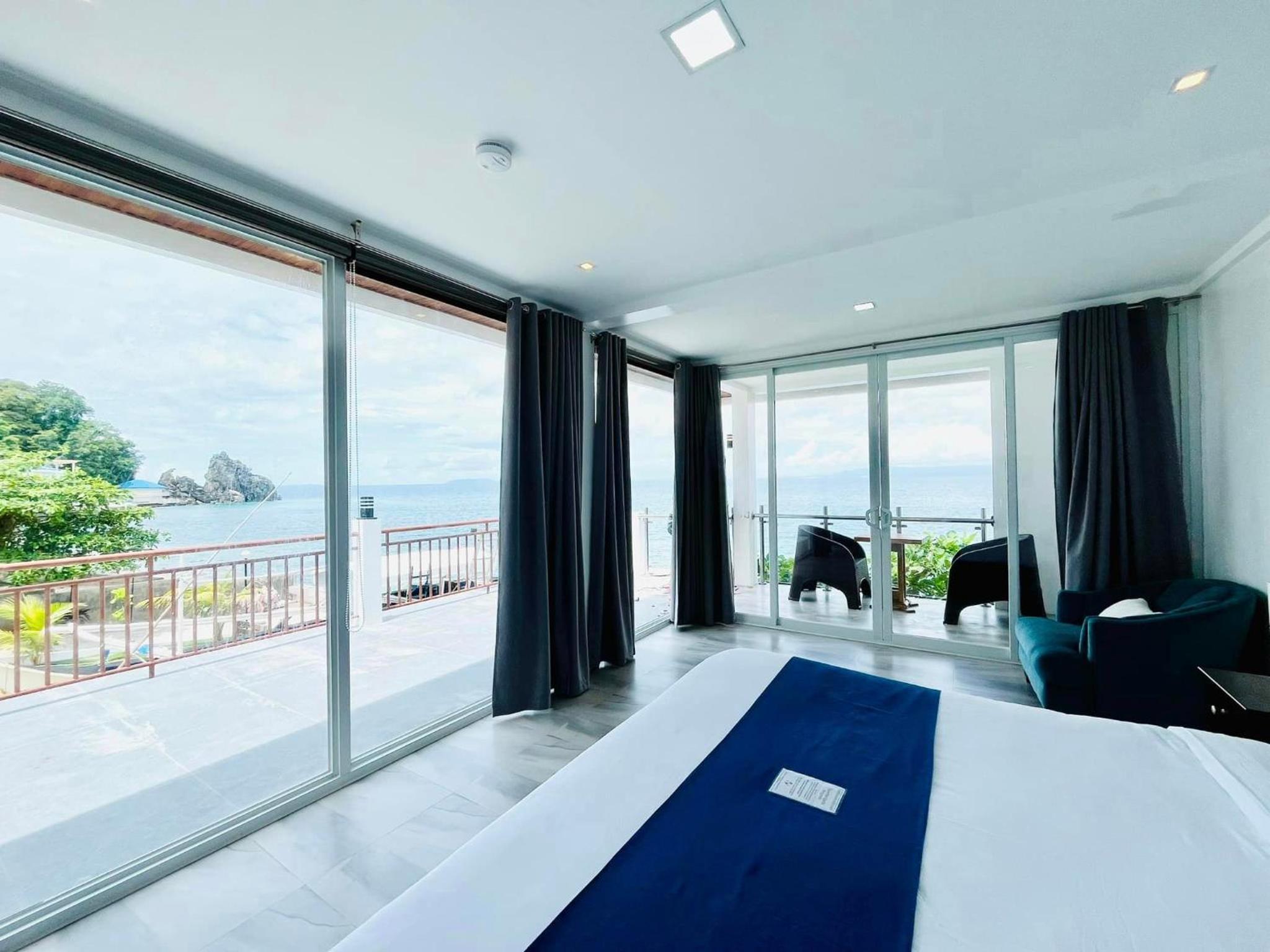 Suite with Sea View - Photo 10