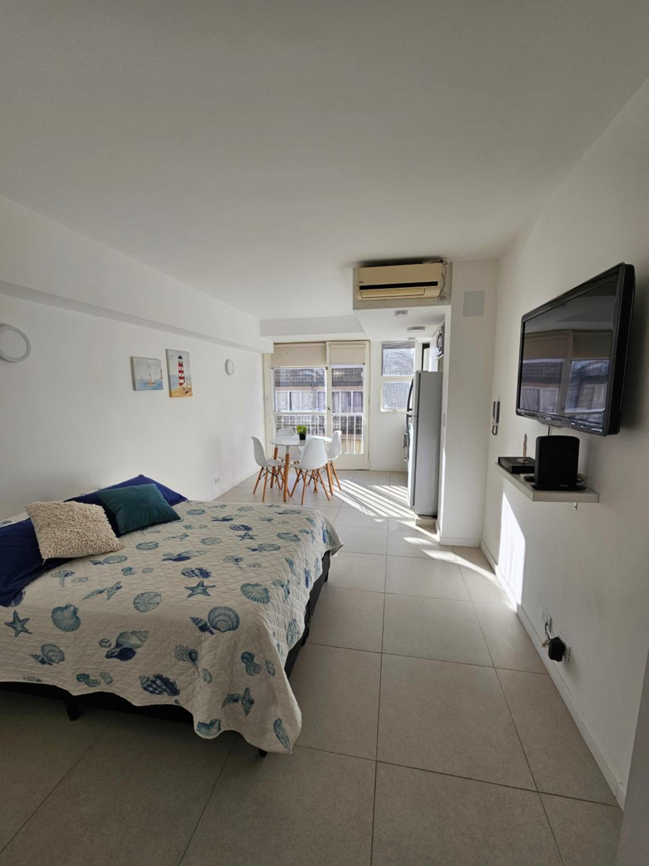 One-Bedroom Apartment photo 1