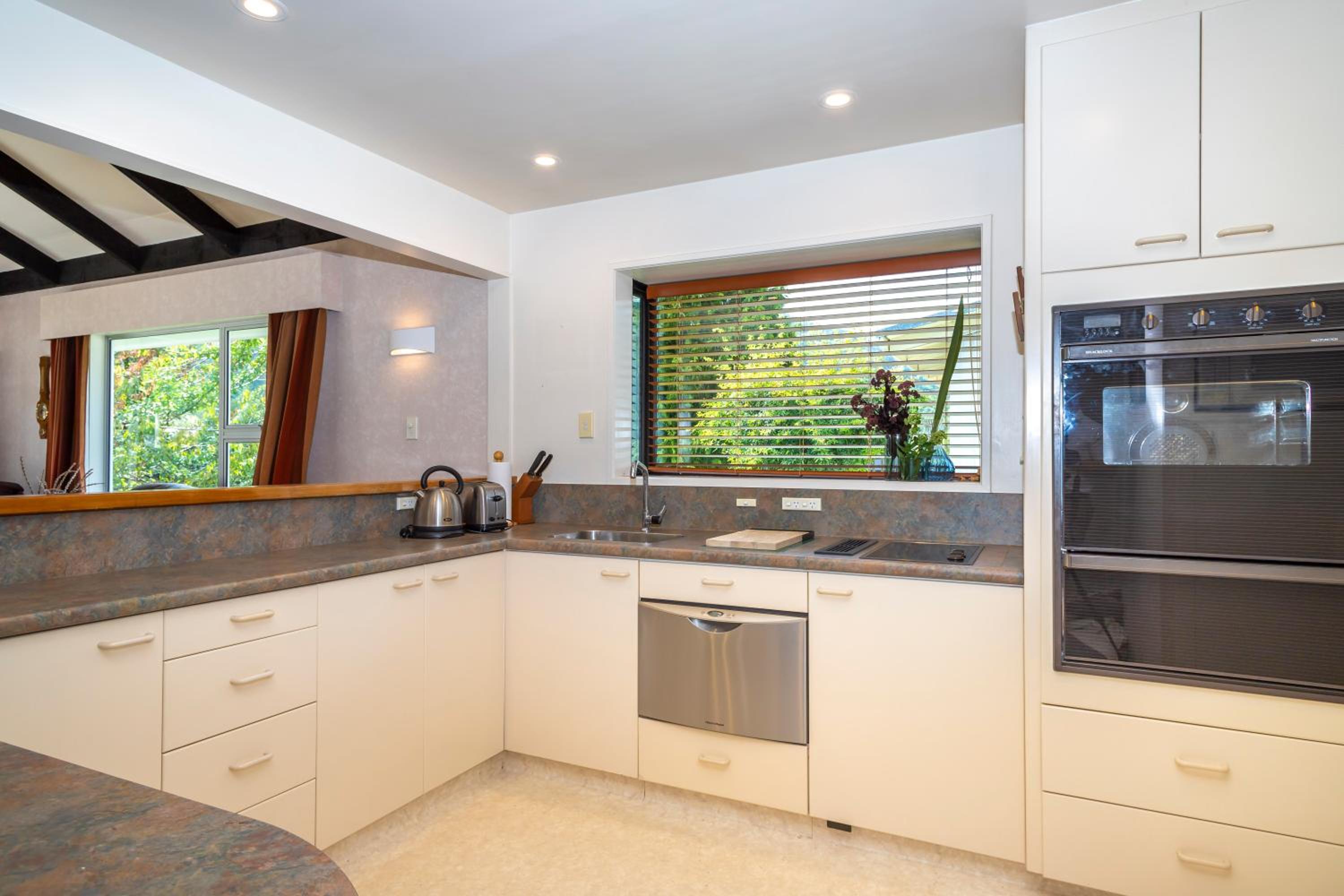 Three-Bedroom House photo 3