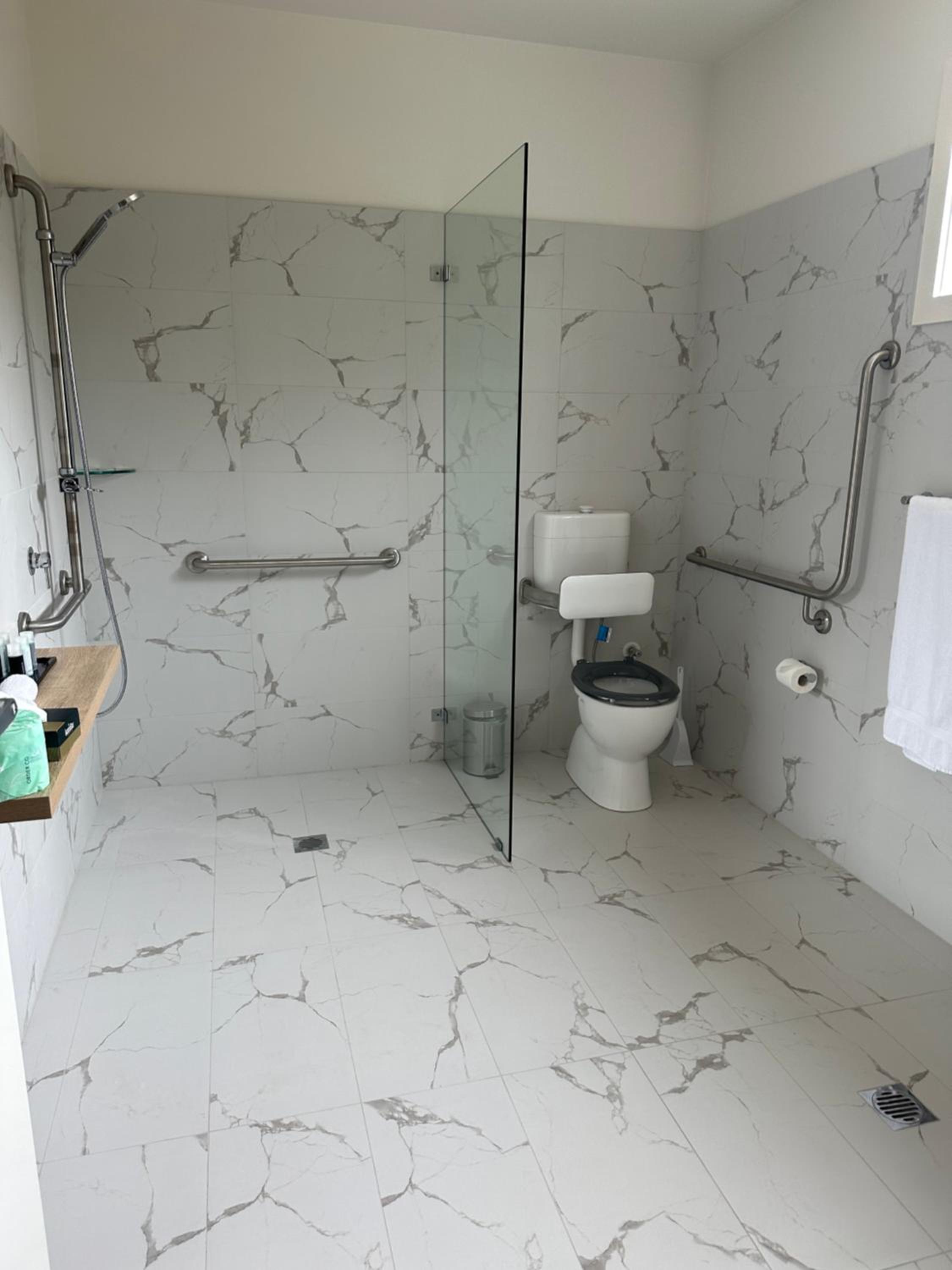 Oaklands 26 photo 2