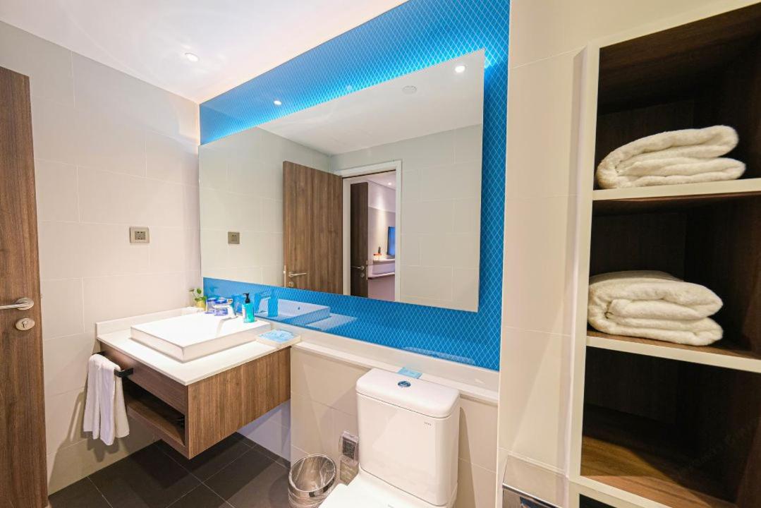One-Bedroom Suite - Photo 6