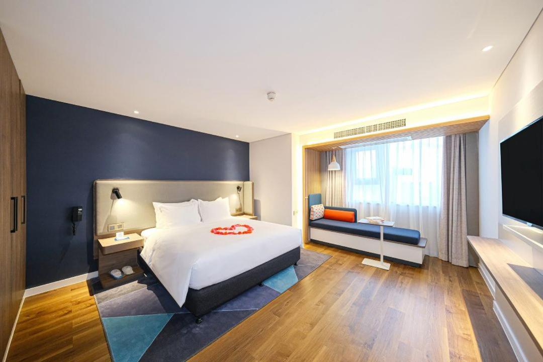 One-Bedroom Suite - Photo 7