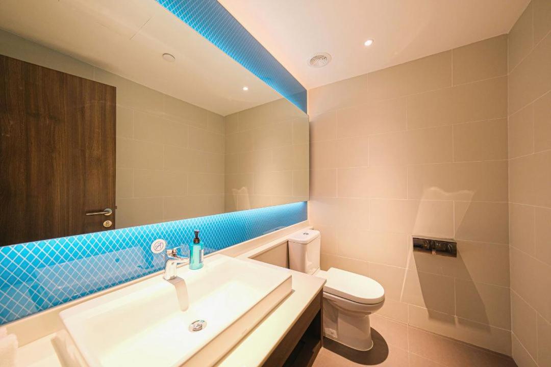 One-Bedroom Suite - Photo 10