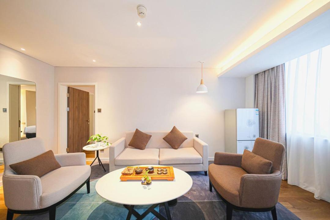 One-Bedroom Suite - Photo 12