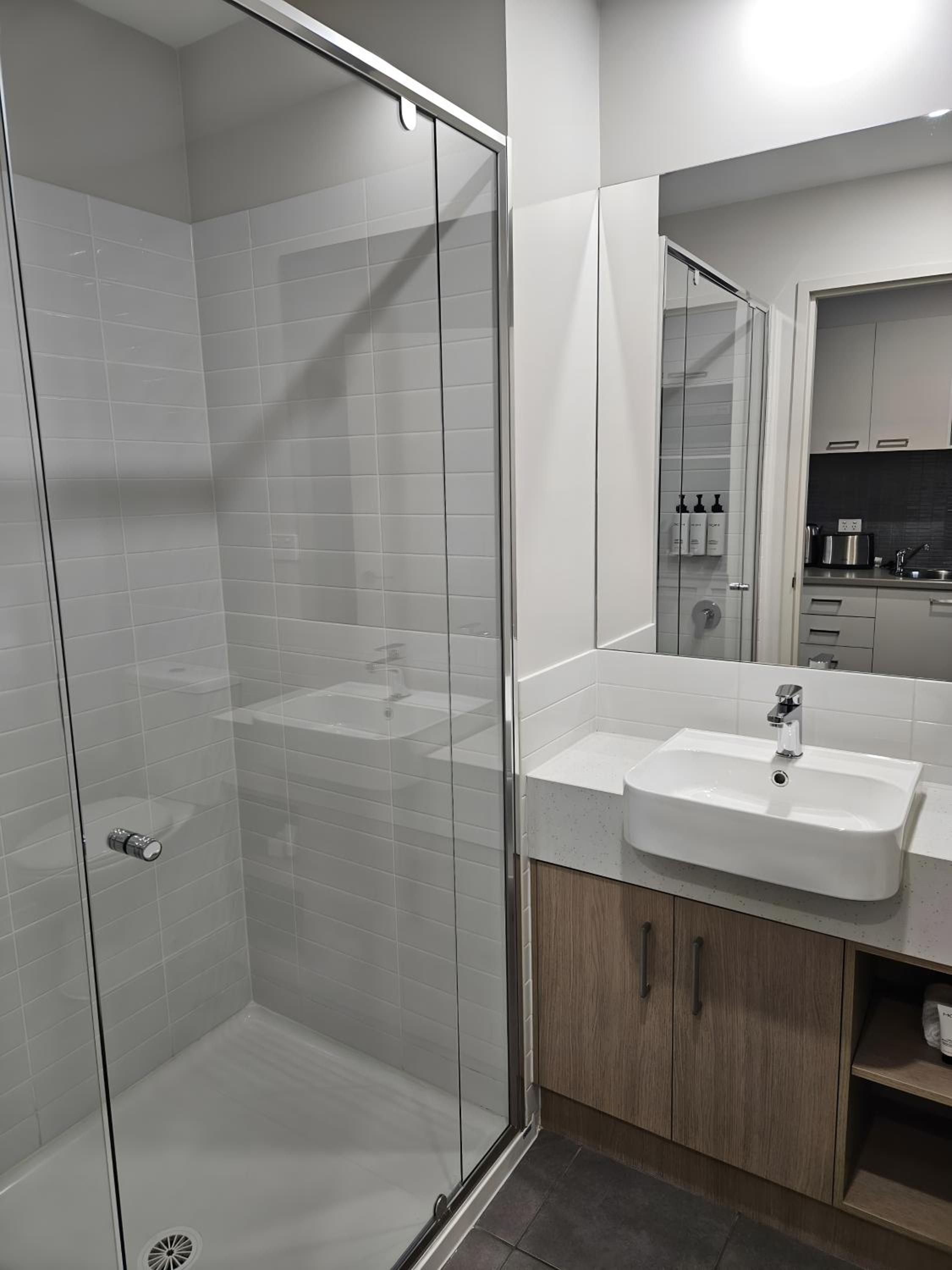 Studio Apartment with Kitchenette - Photo 2