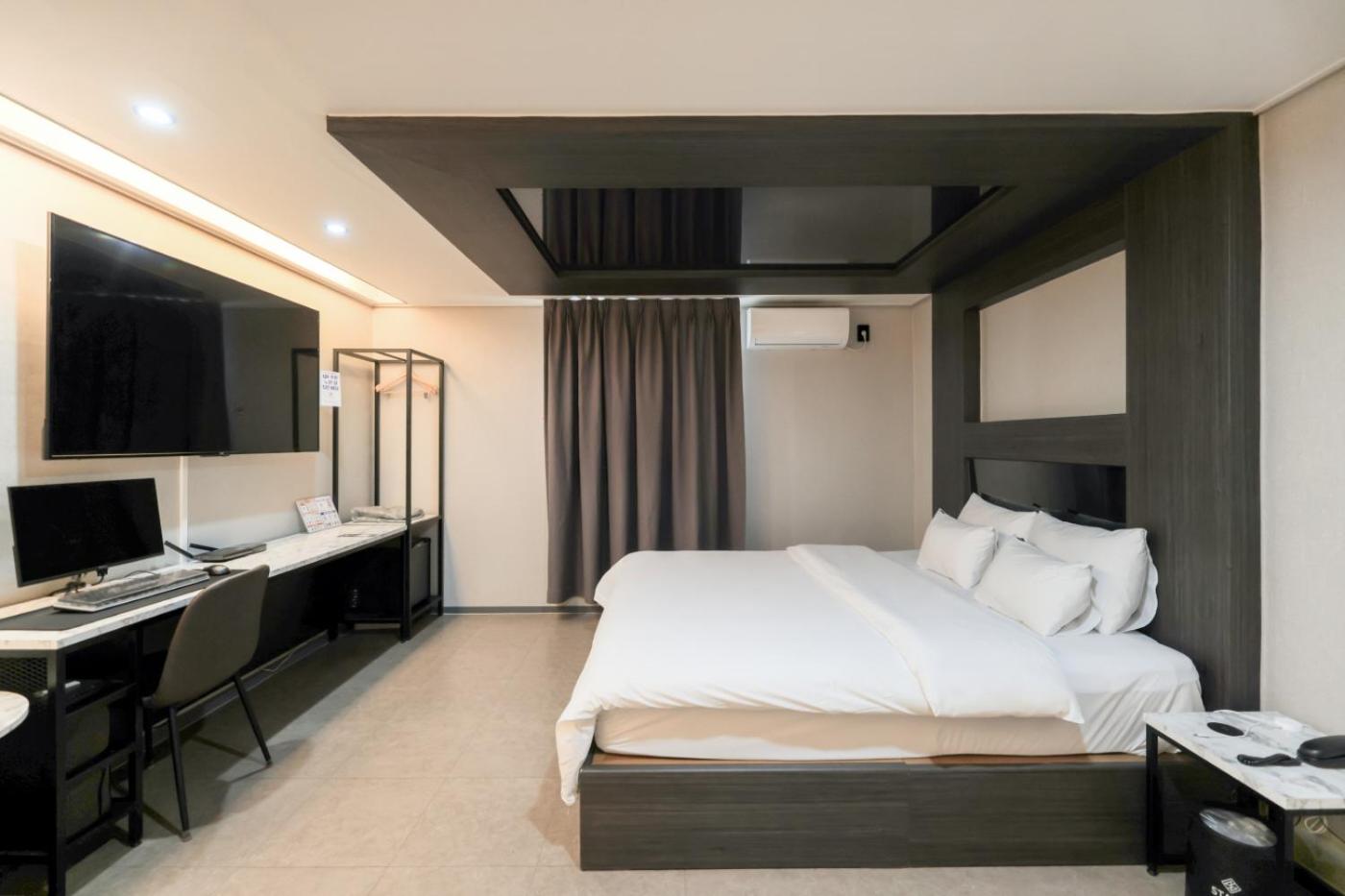 Deluxe Room - Photo 11