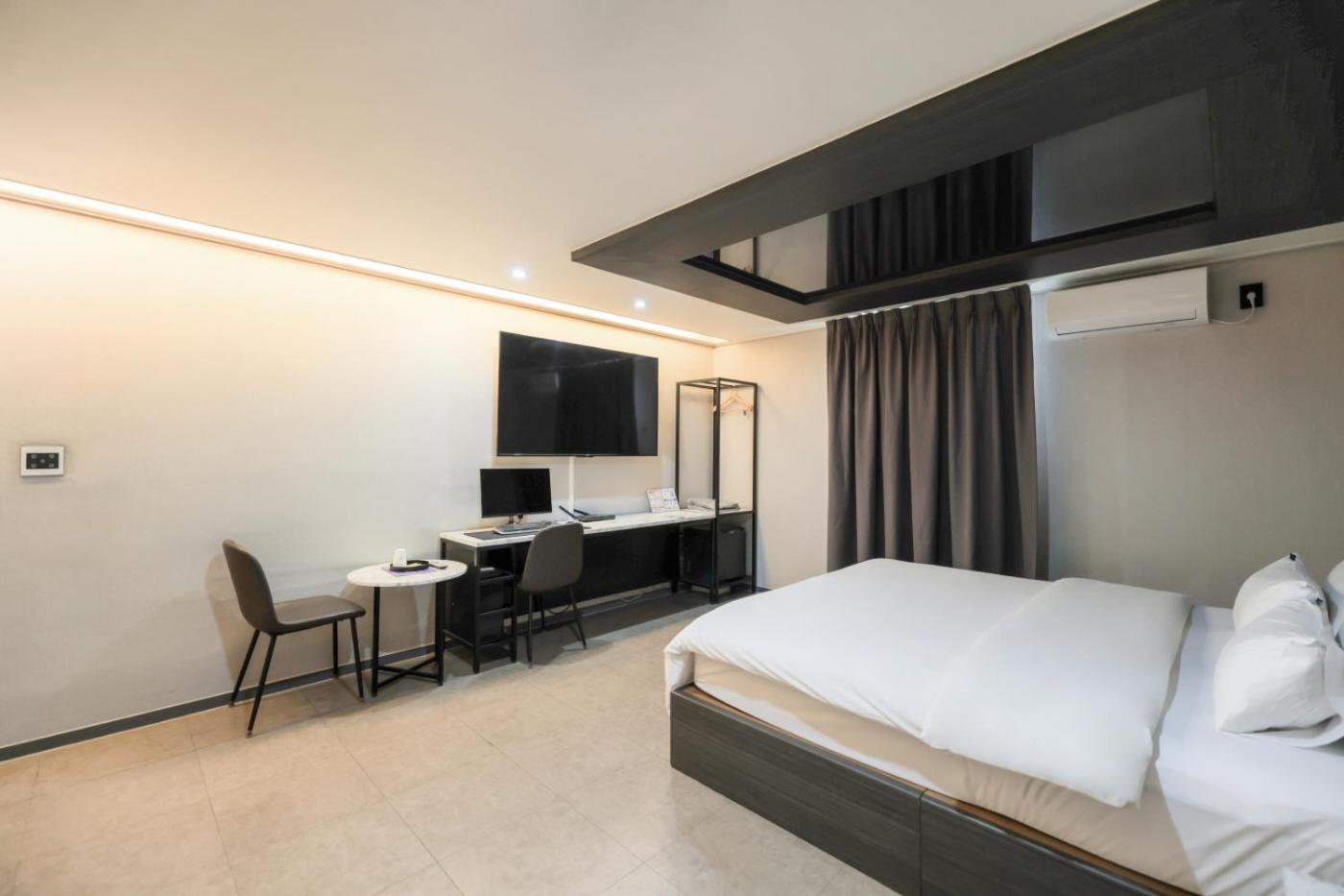 Suite - Photo 9