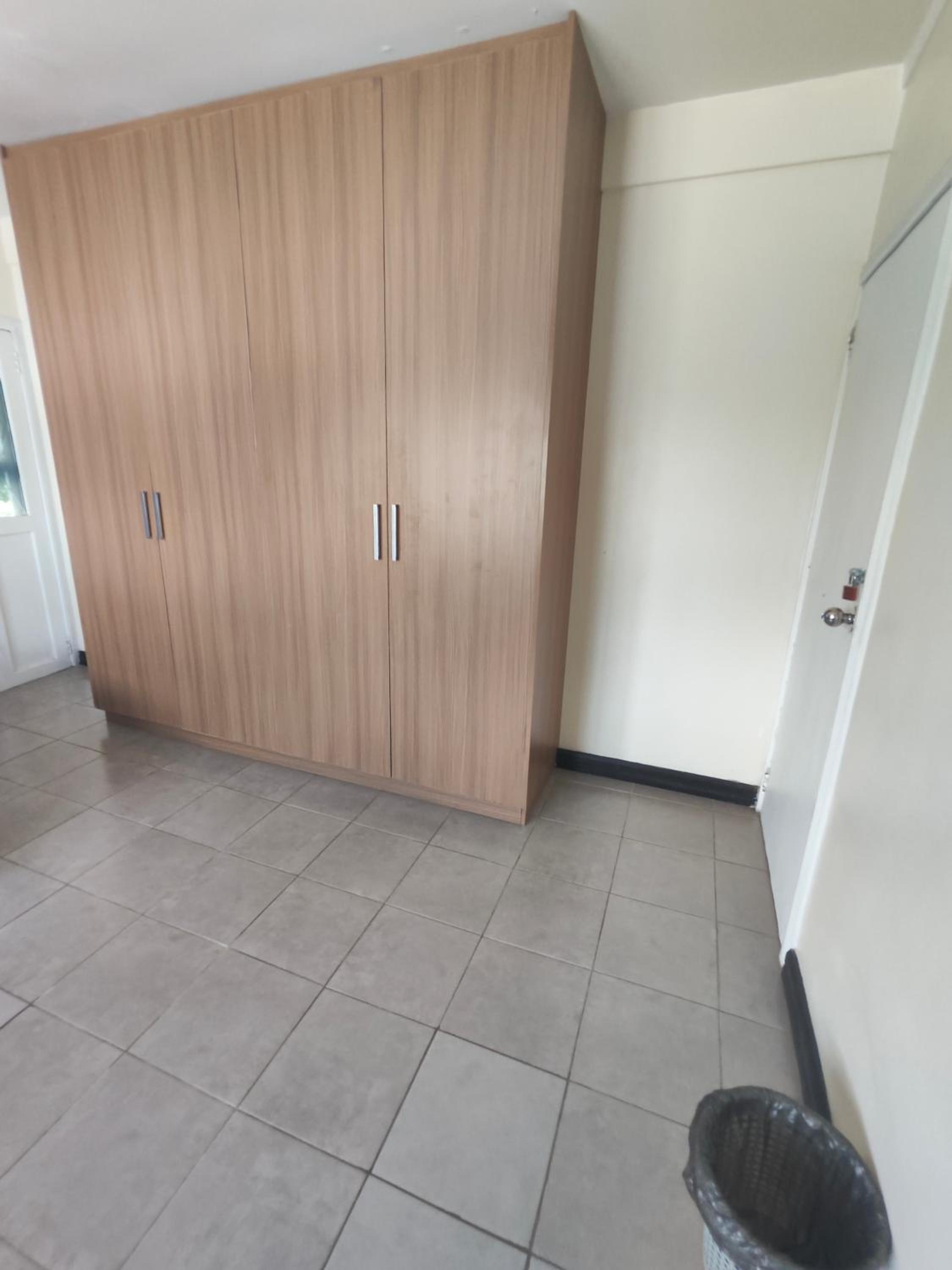 Economy Triple Room With Shared Bathroom photo 1