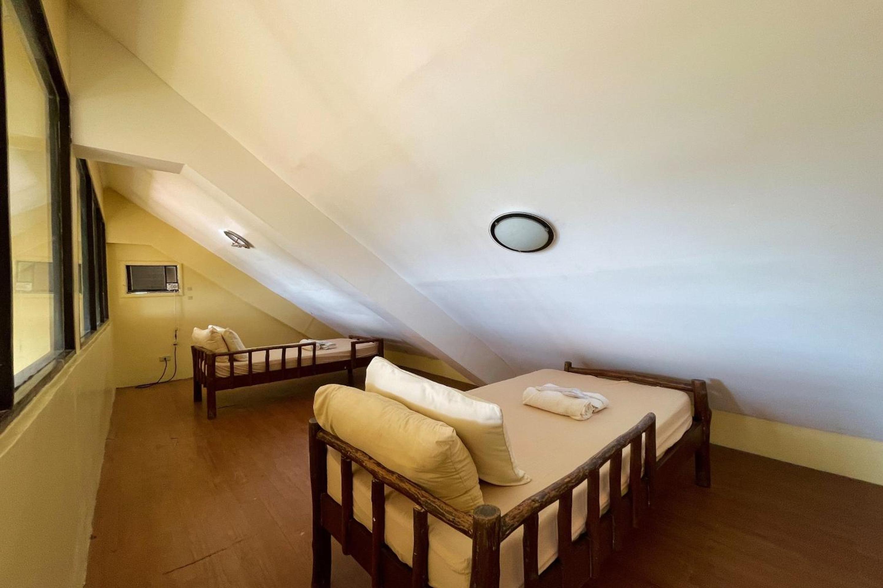 Deluxe Family Room - Photo 13