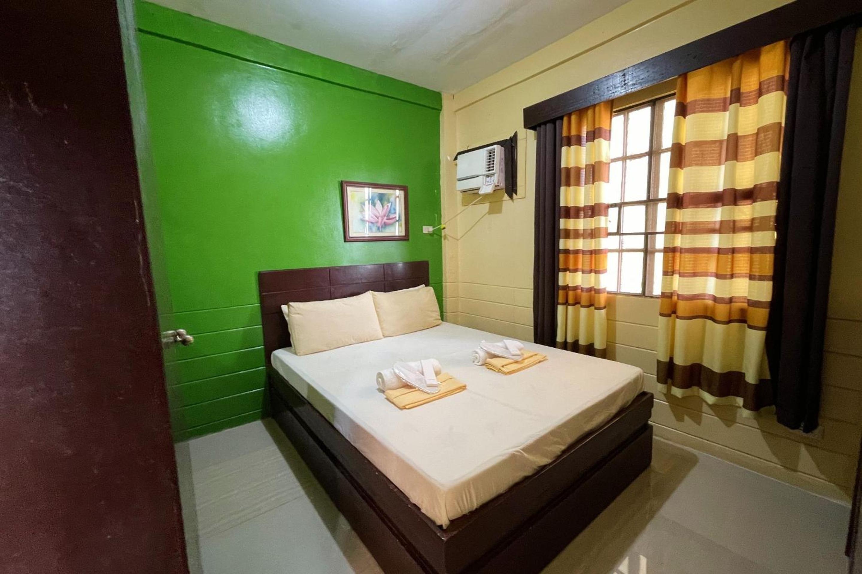 Deluxe Family Room - Photo 12