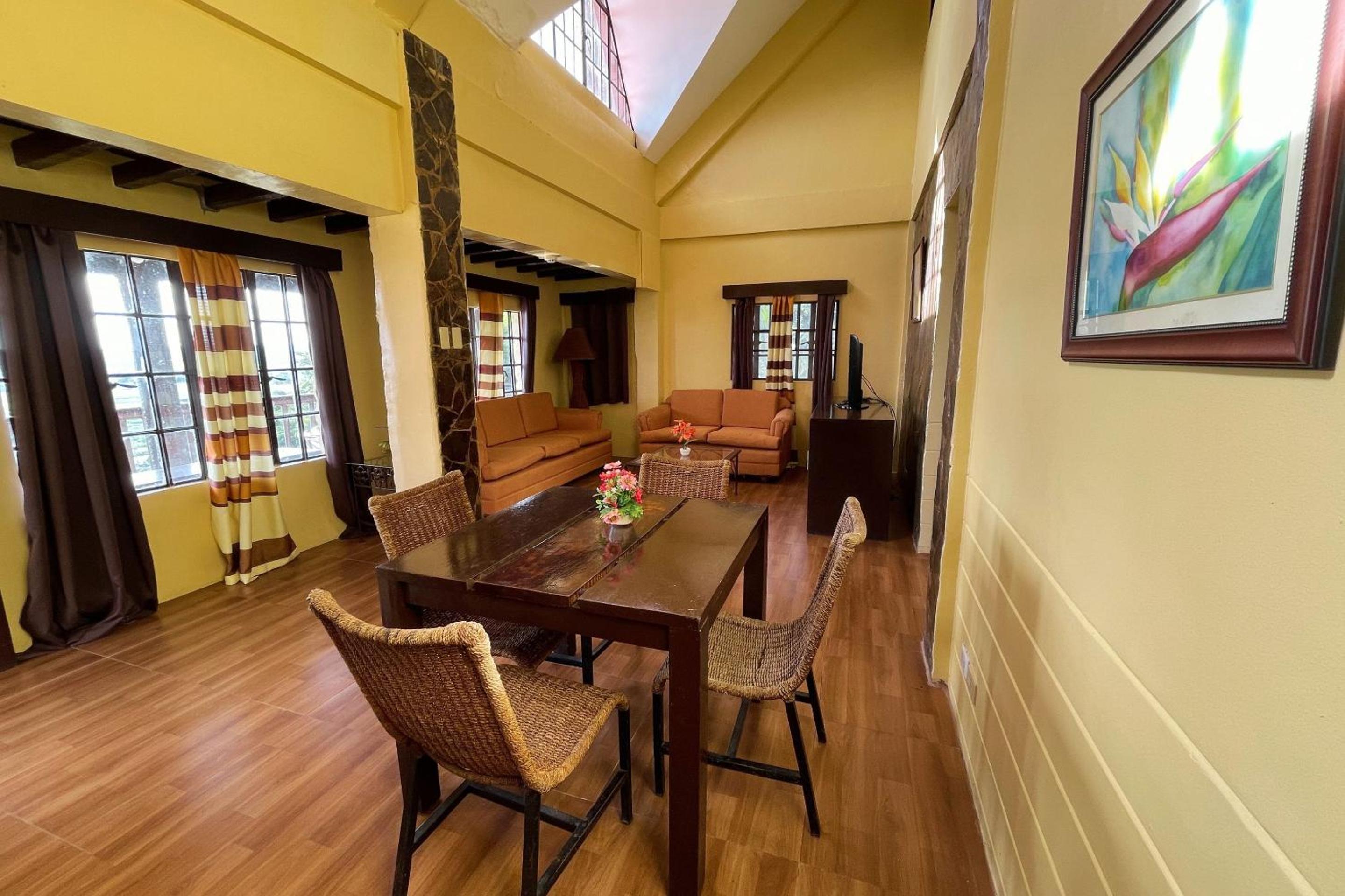 Deluxe Family Room - Photo 6