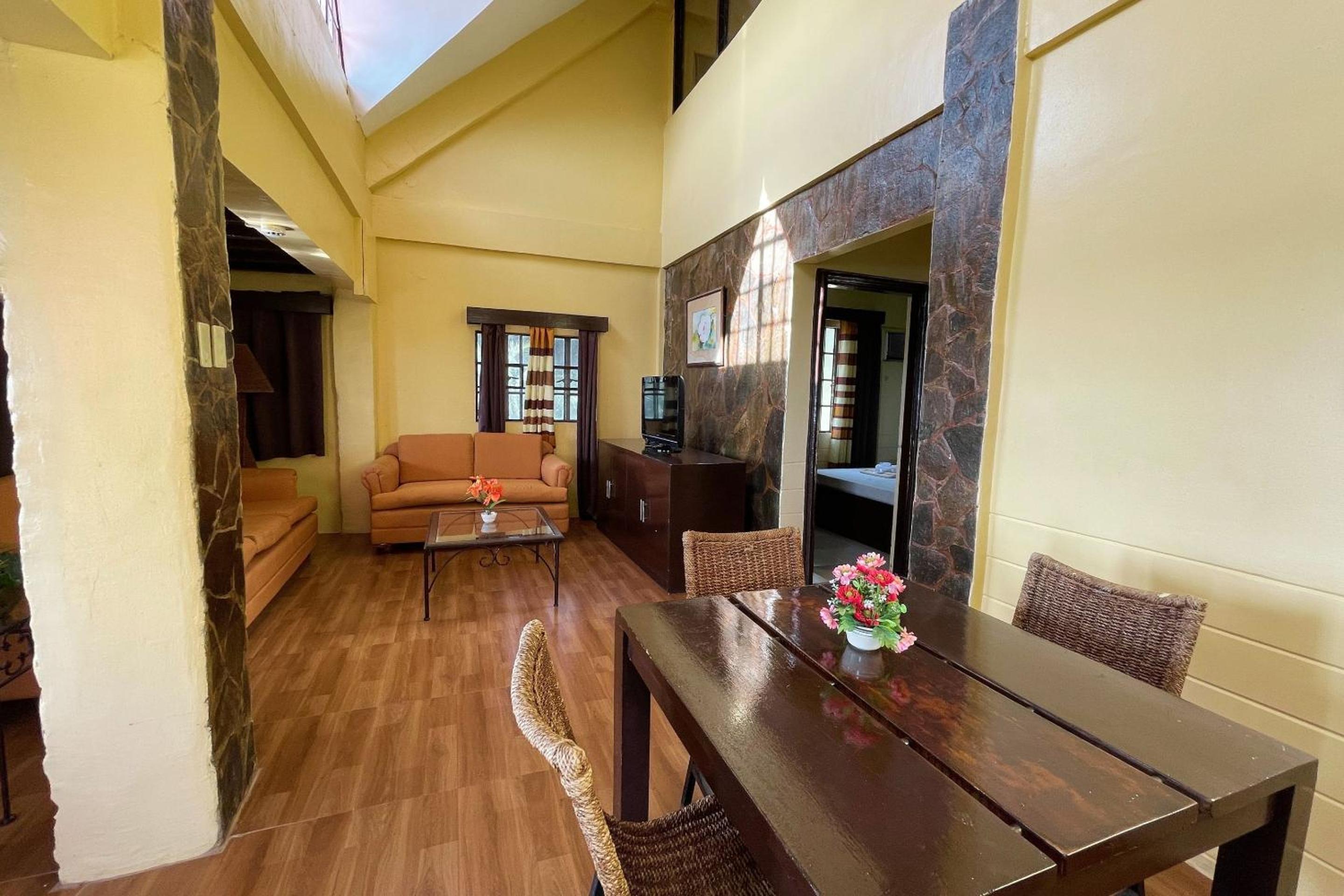 Deluxe Family Room - Photo 4