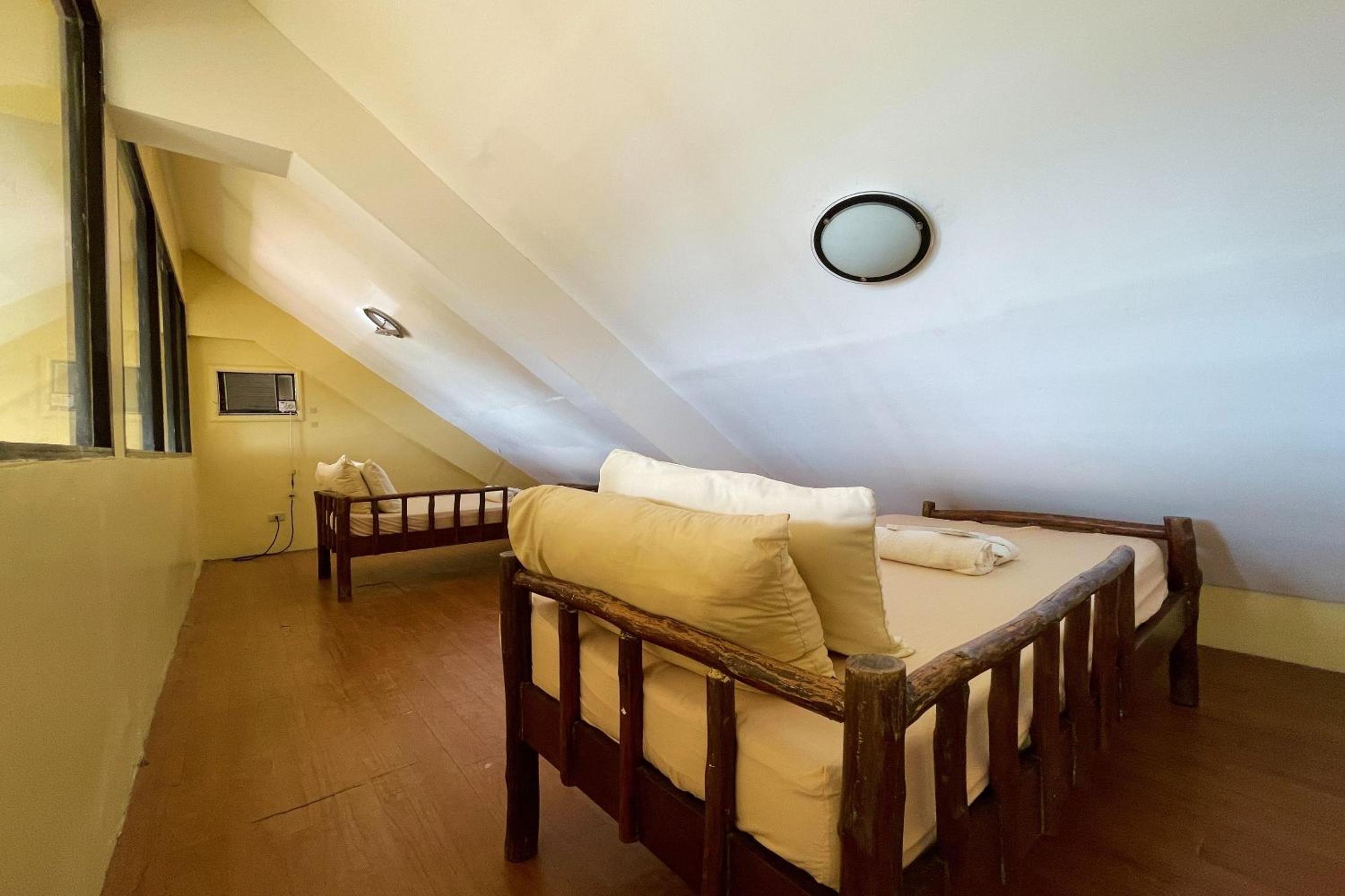 Deluxe Family Room - Photo 11