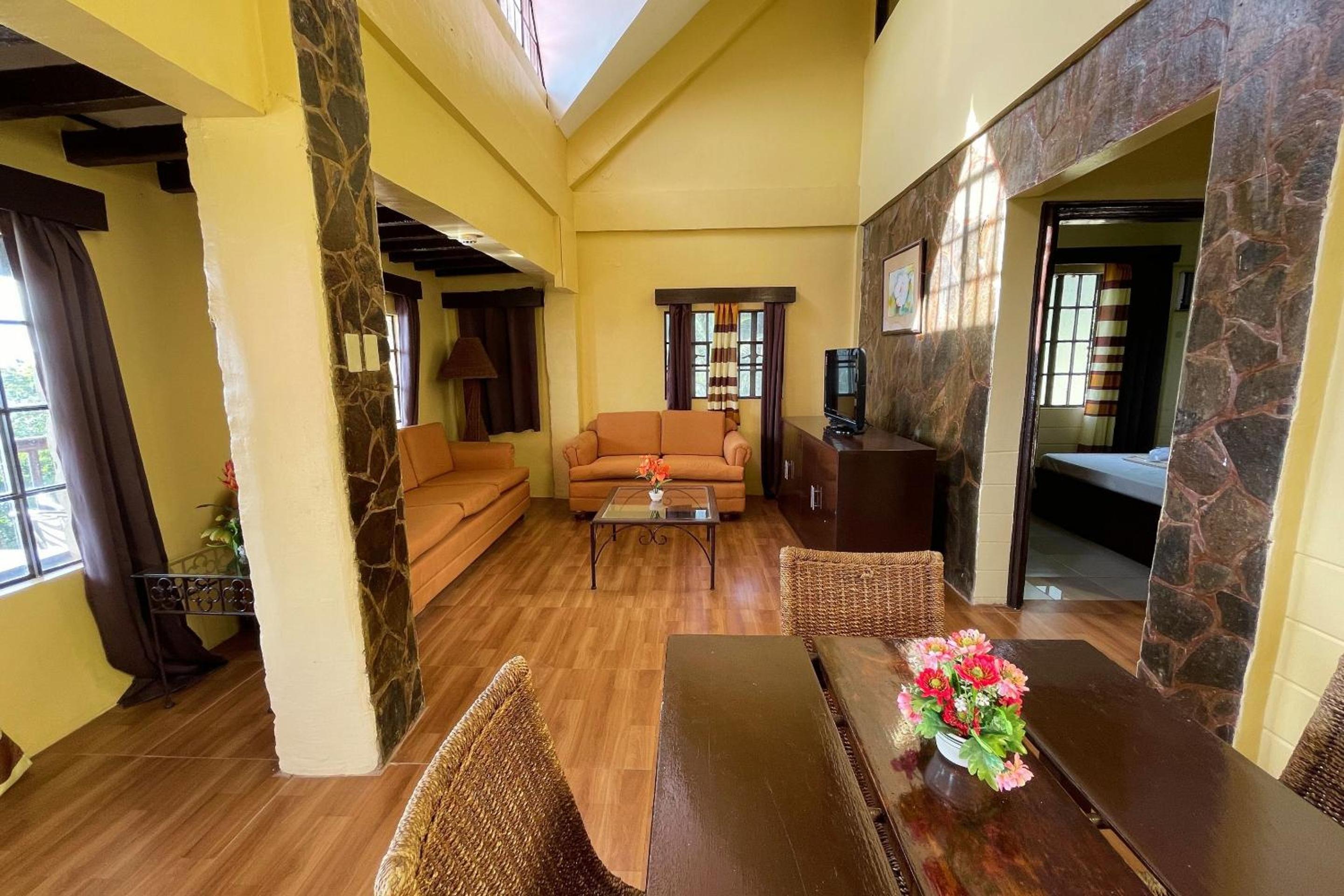 Deluxe Family Room - Photo 1