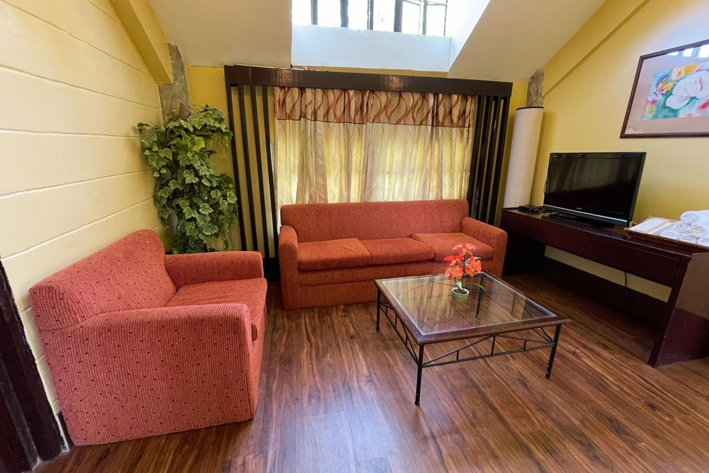 Standard Family Room - Photo 6