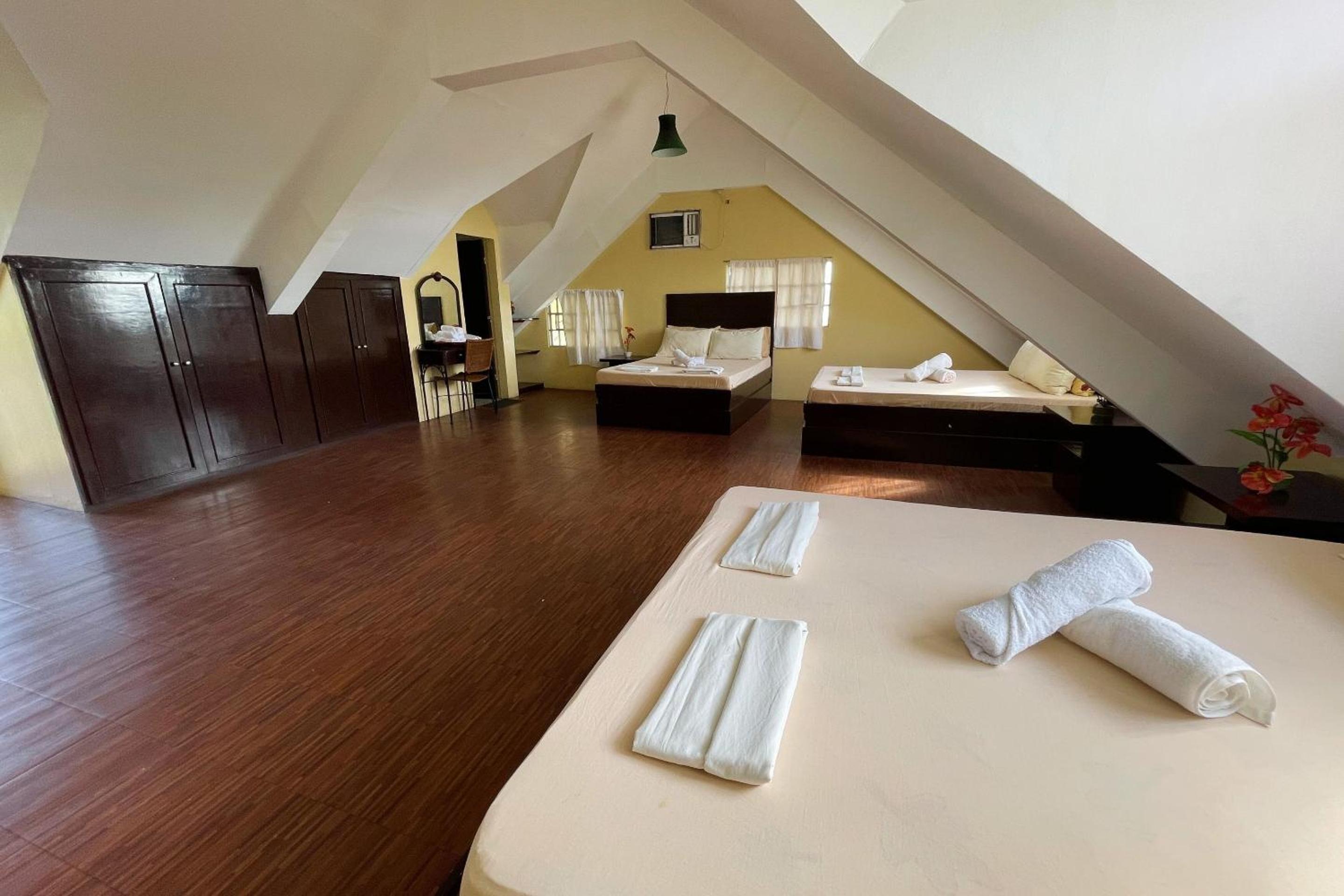 Family Room - Photo 3
