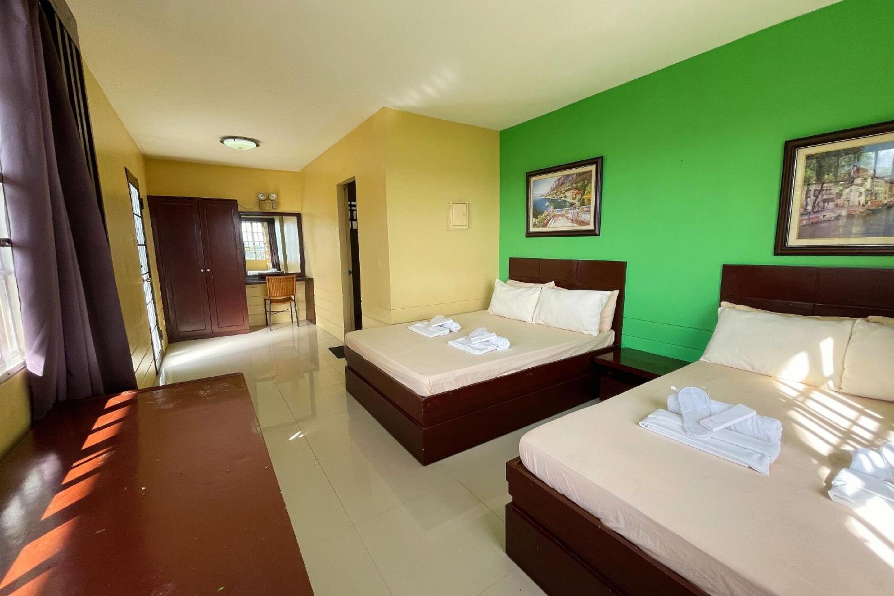 Deluxe Room - Photo 5