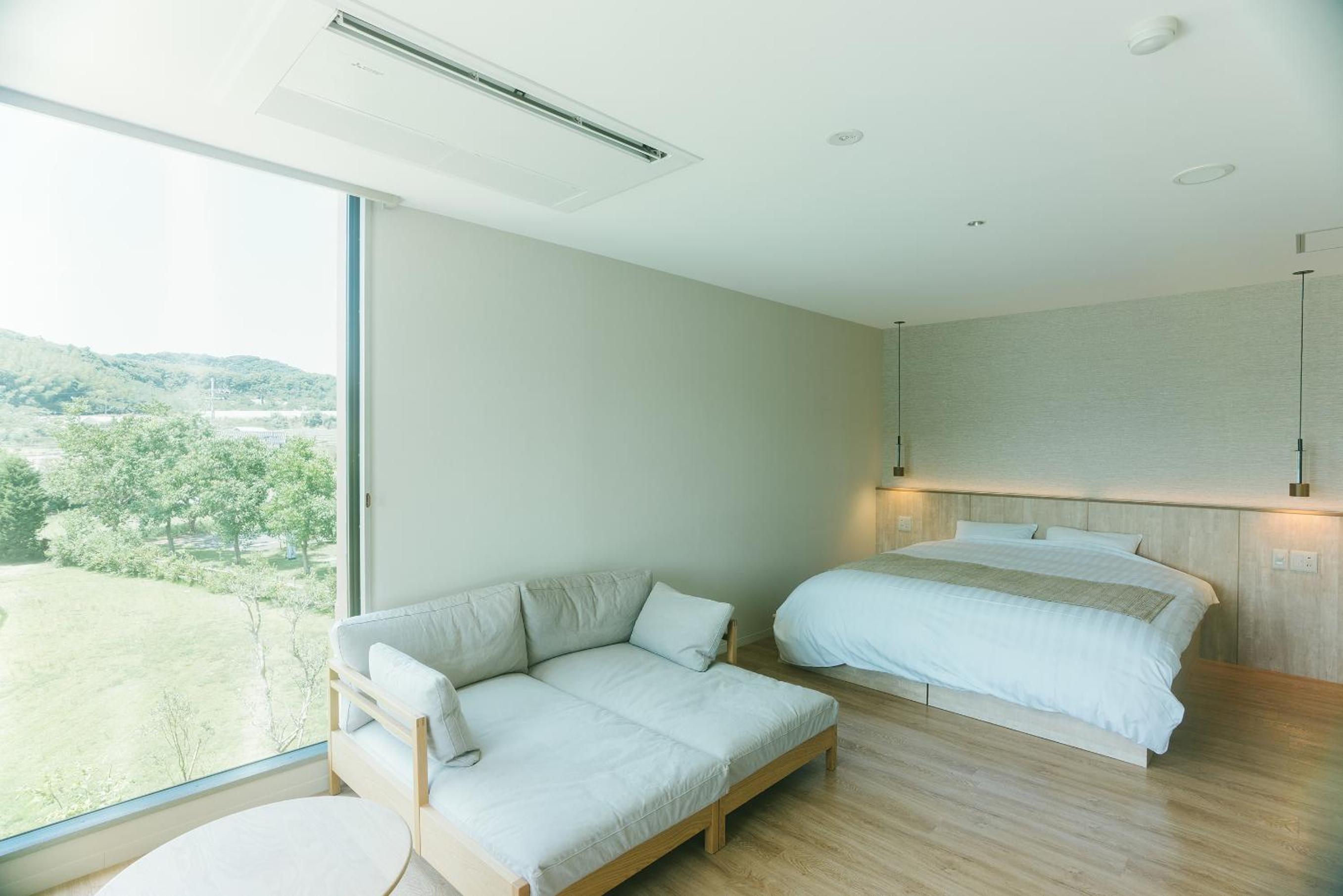 King Room with Lake View photo 3