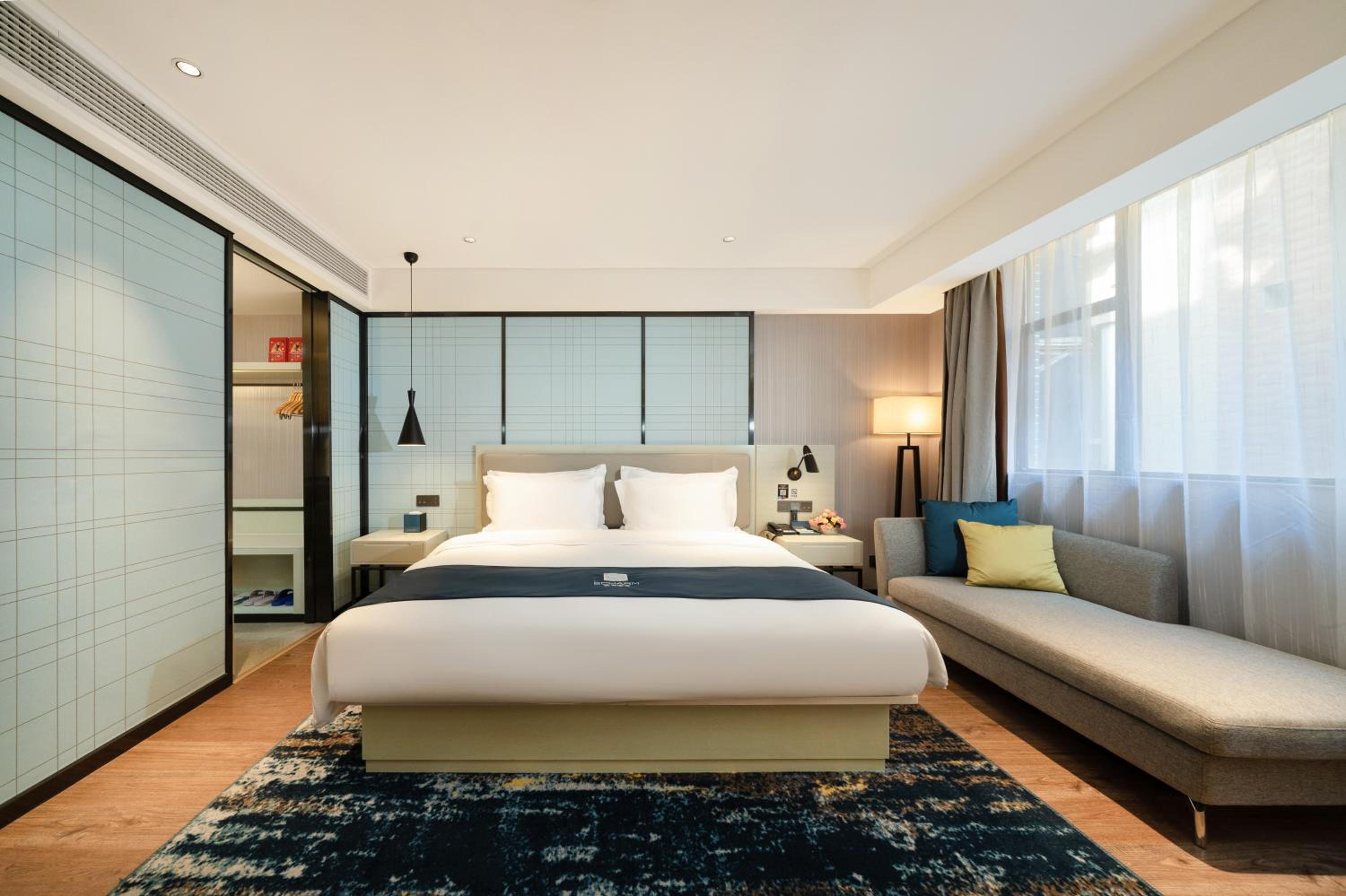 Deluxe Queen Room photo 3