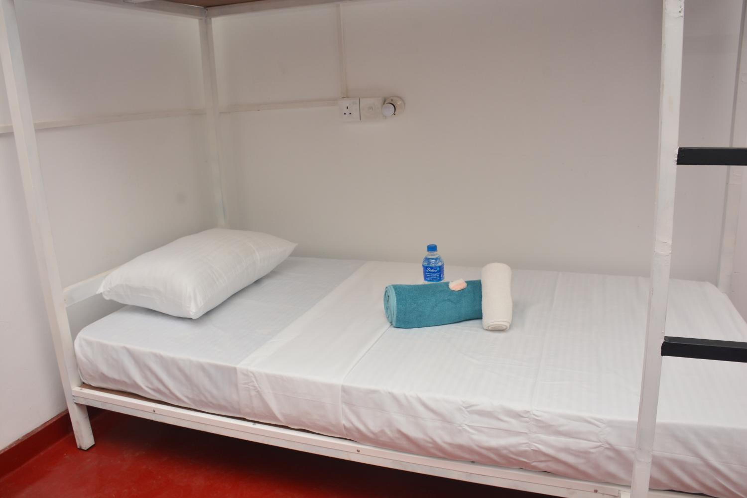 Bed in 4-Bed Male Dormitory Room photo 3
