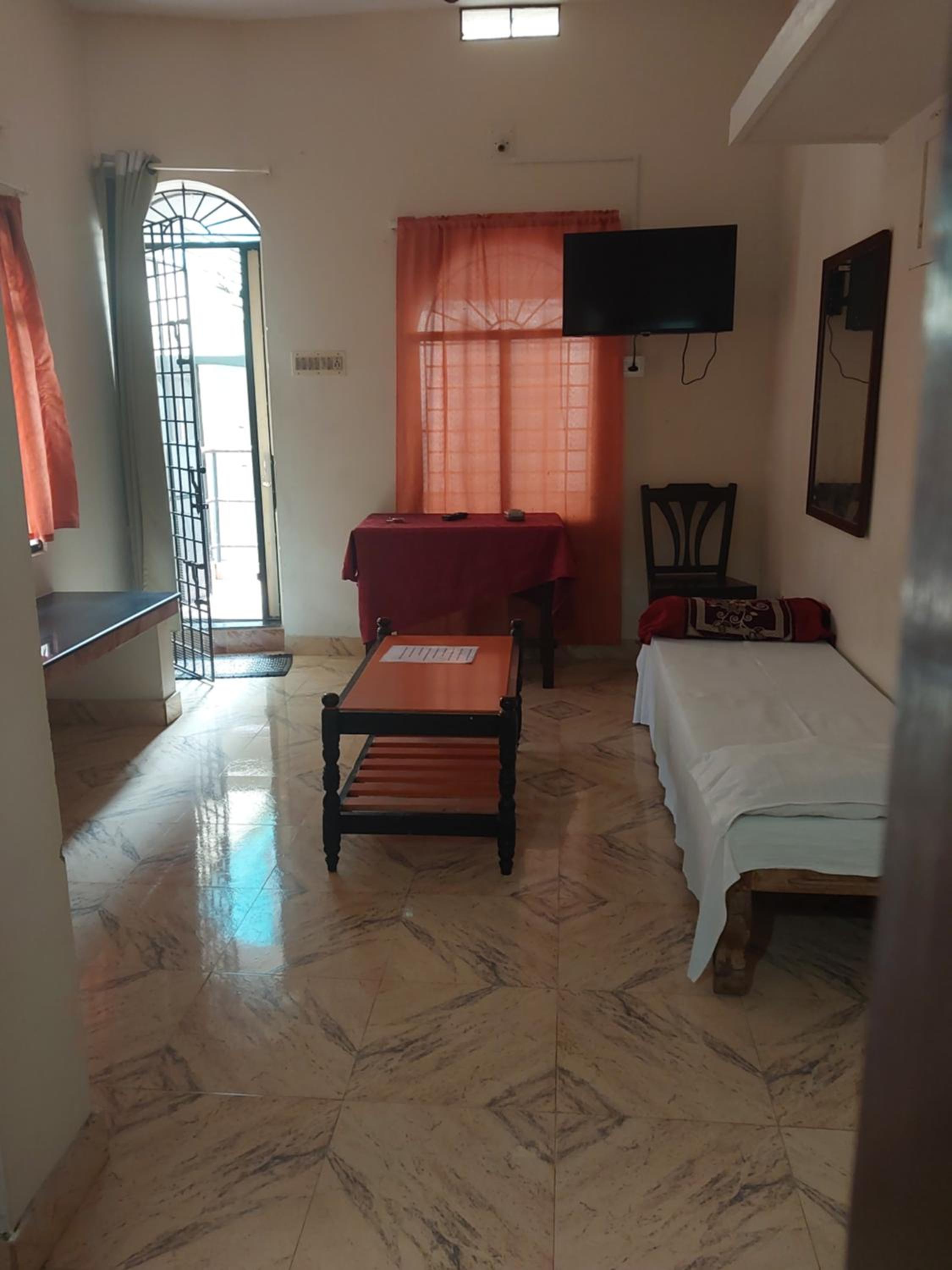 Apartment With Shared Bathroom