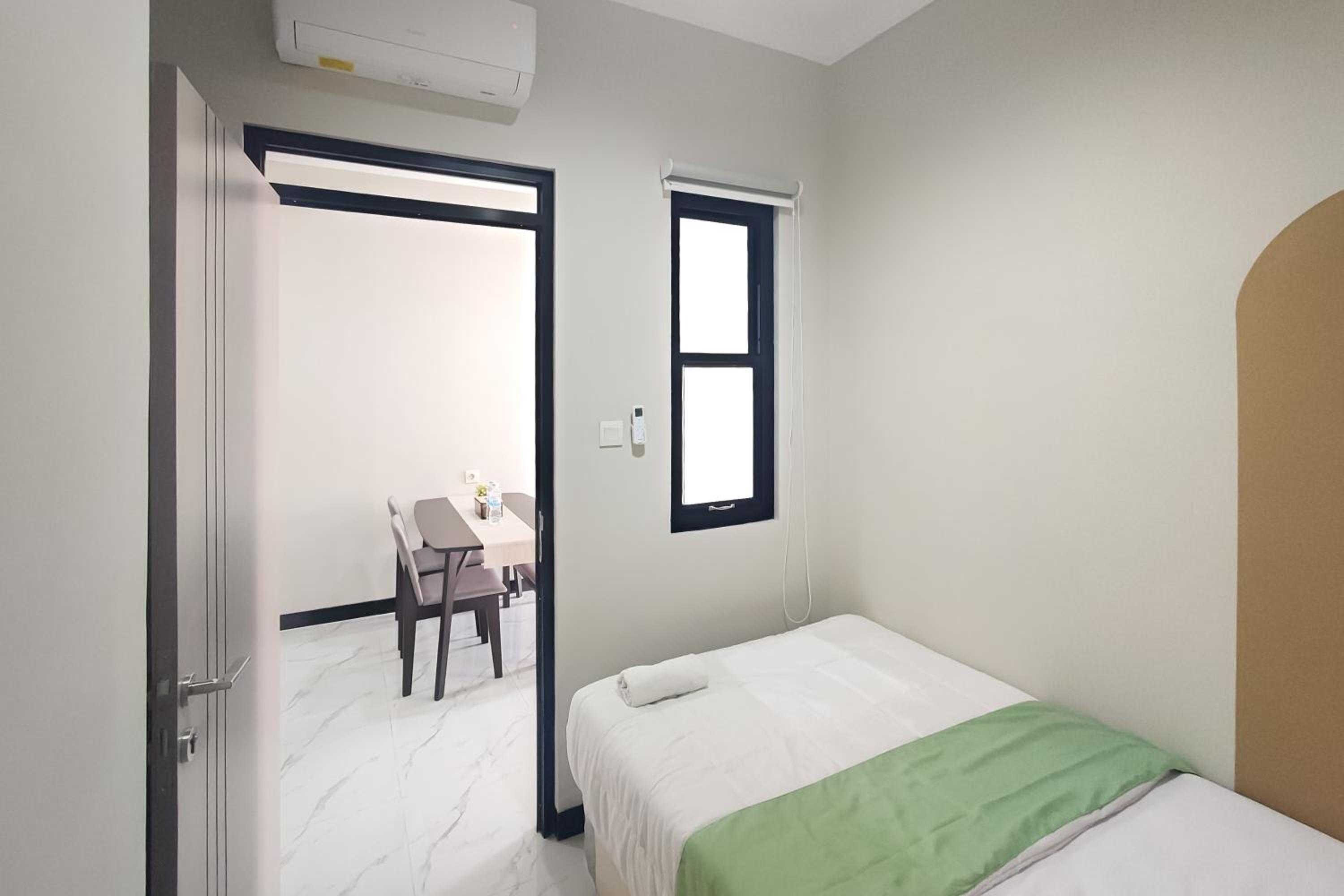 Suite - Photo 15