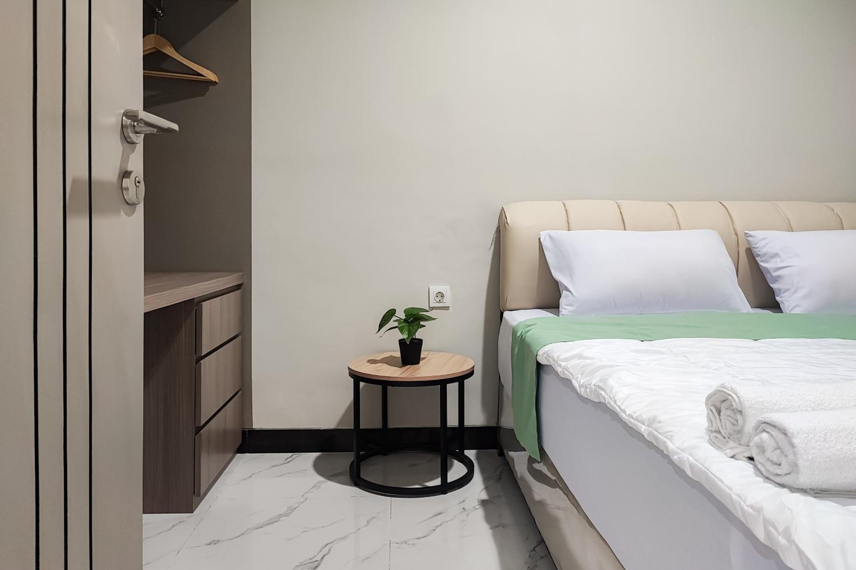 Suite - Photo 16