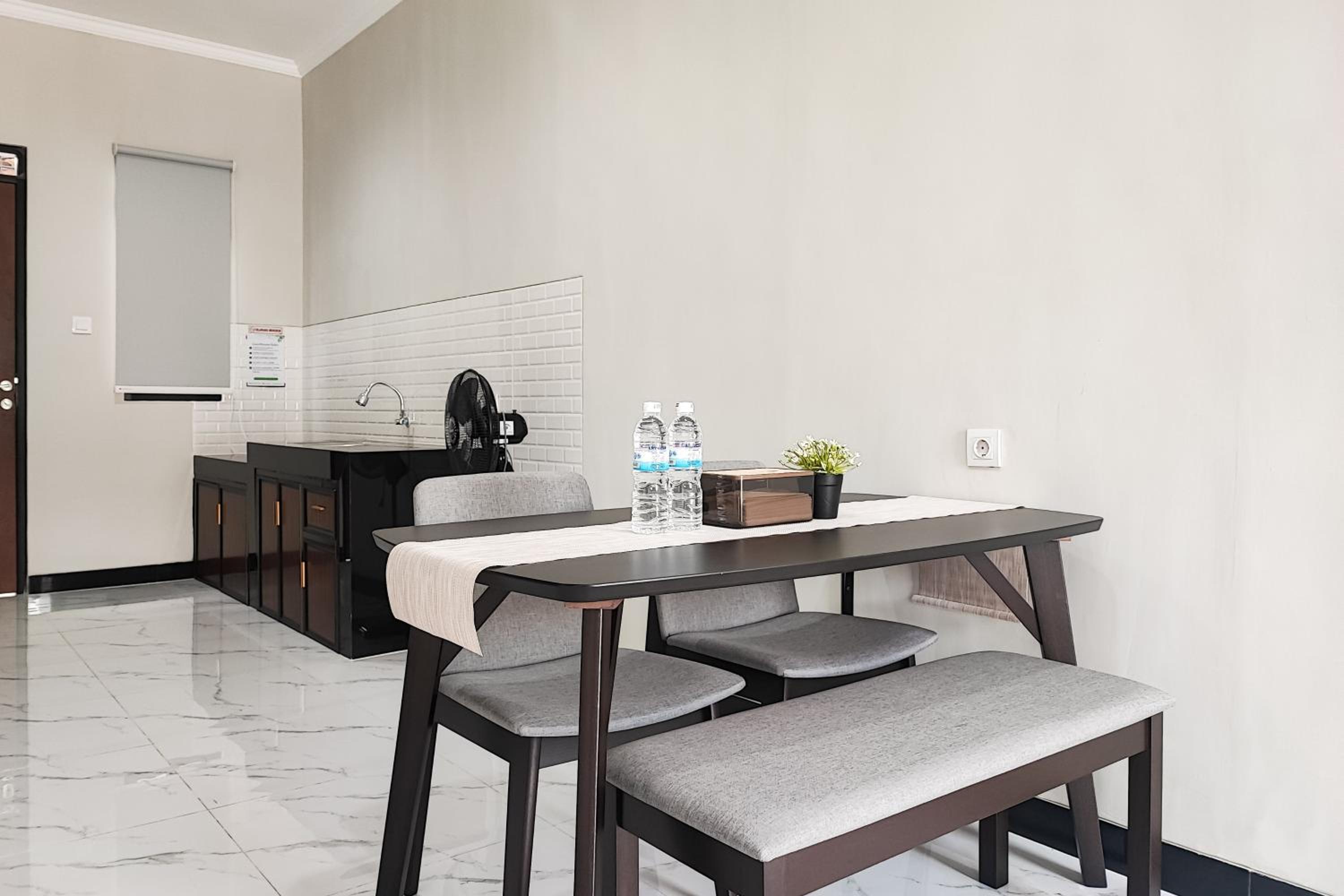 Suite - Photo 19