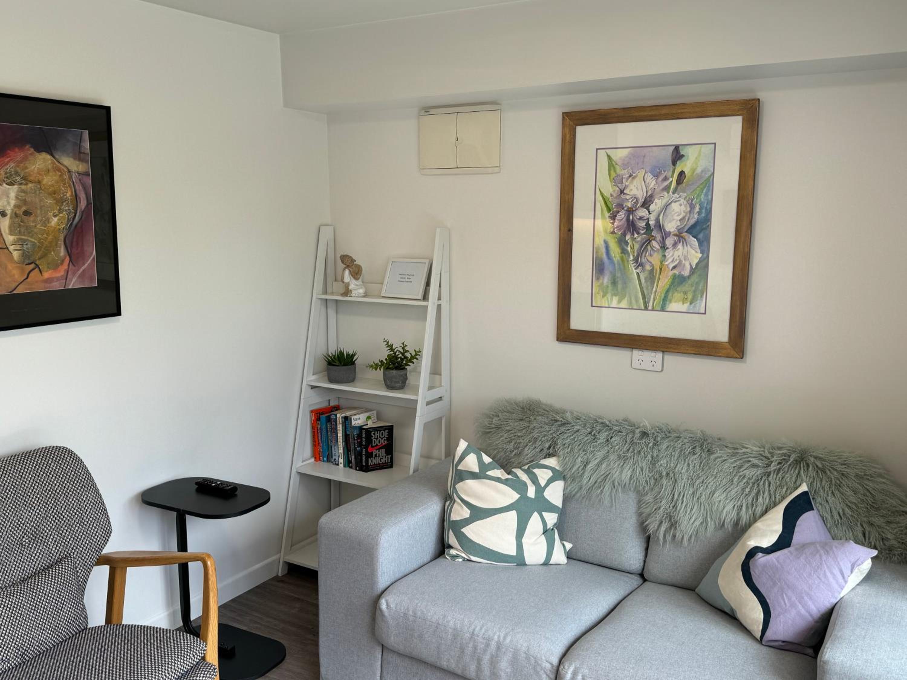 One-Bedroom Apartment photo 2