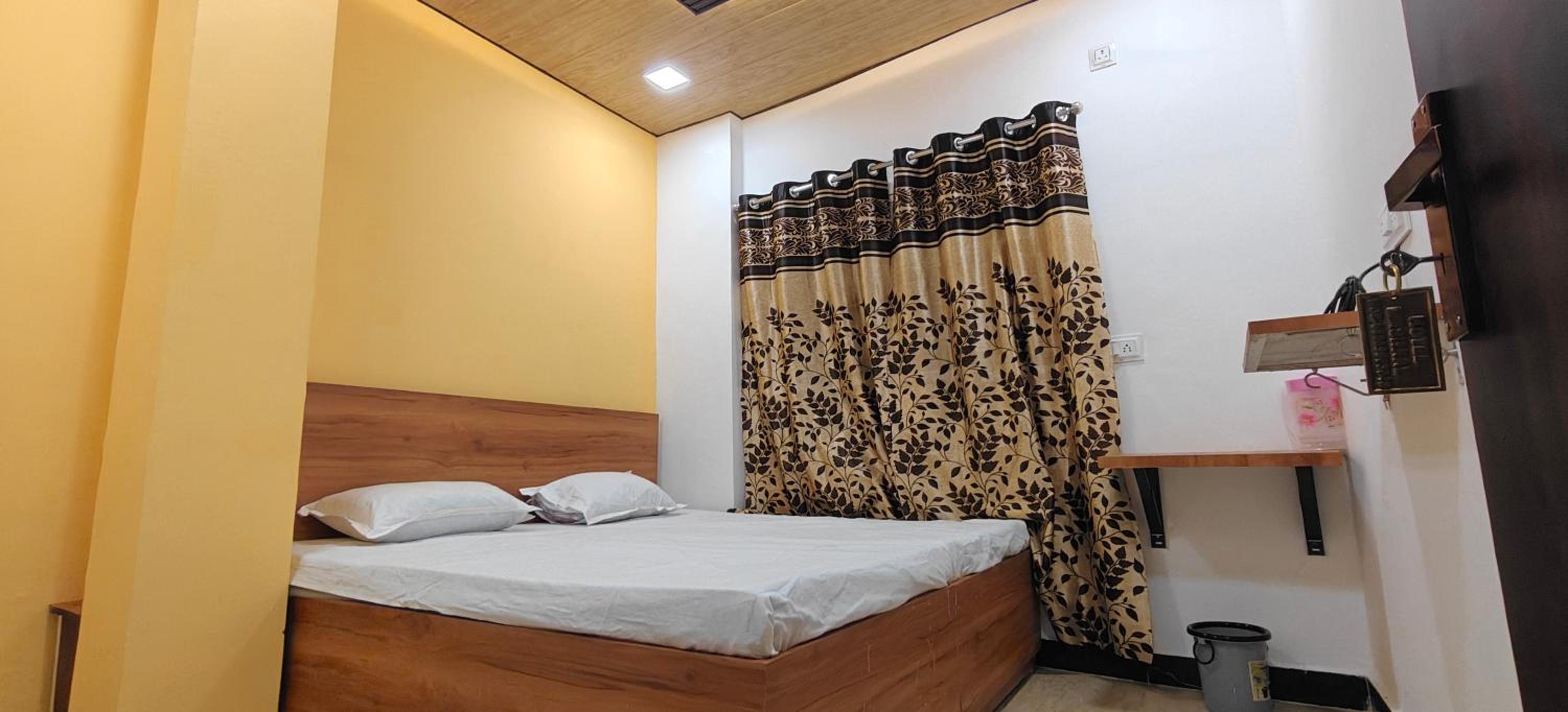 Deluxe Double Room - Photo 23