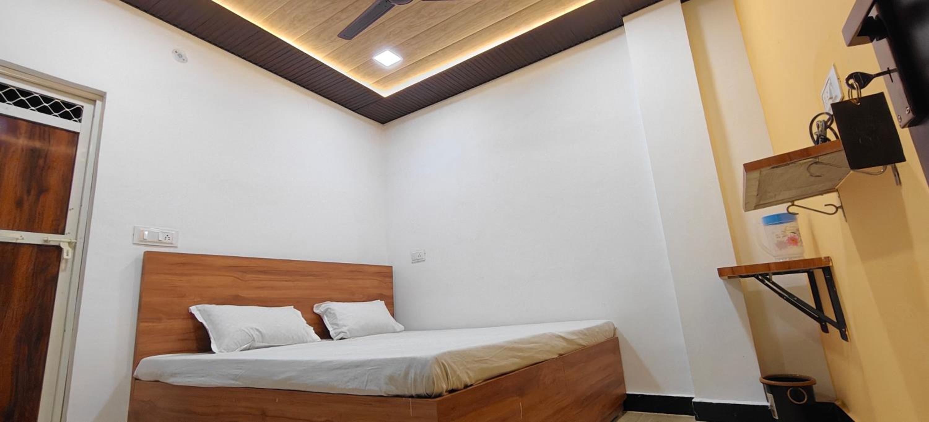 Deluxe Double Room - Photo 21