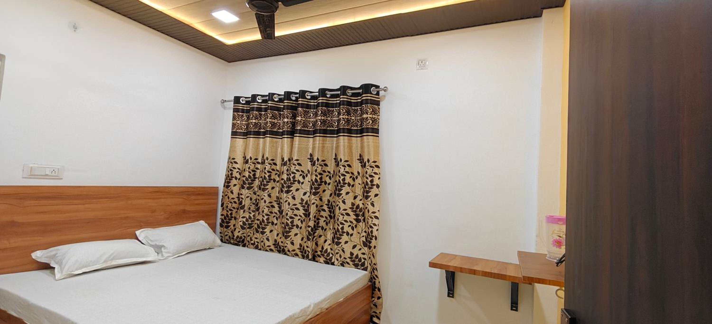 Deluxe Double Room - Photo 13
