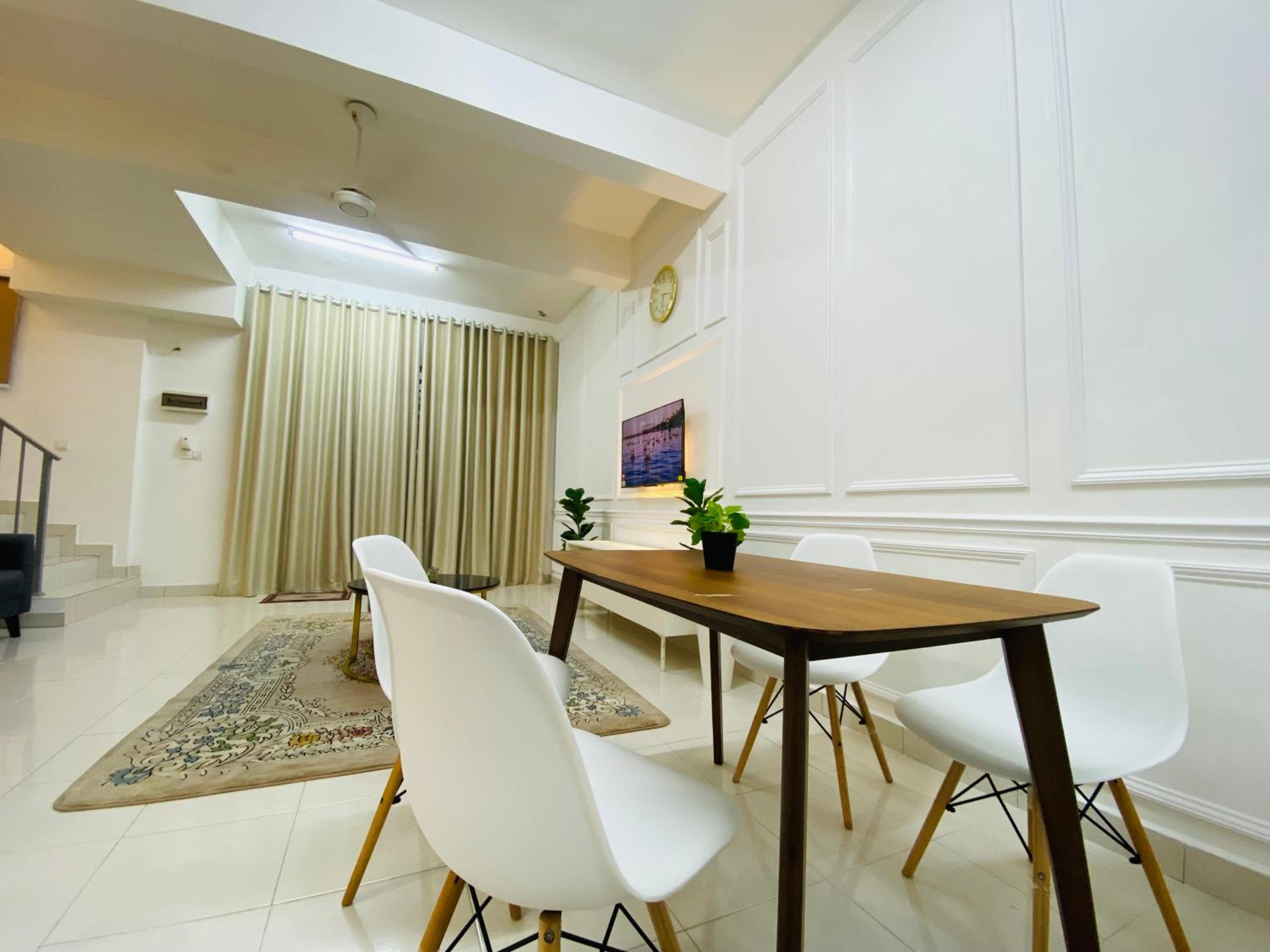Four-Bedroom House photo 2