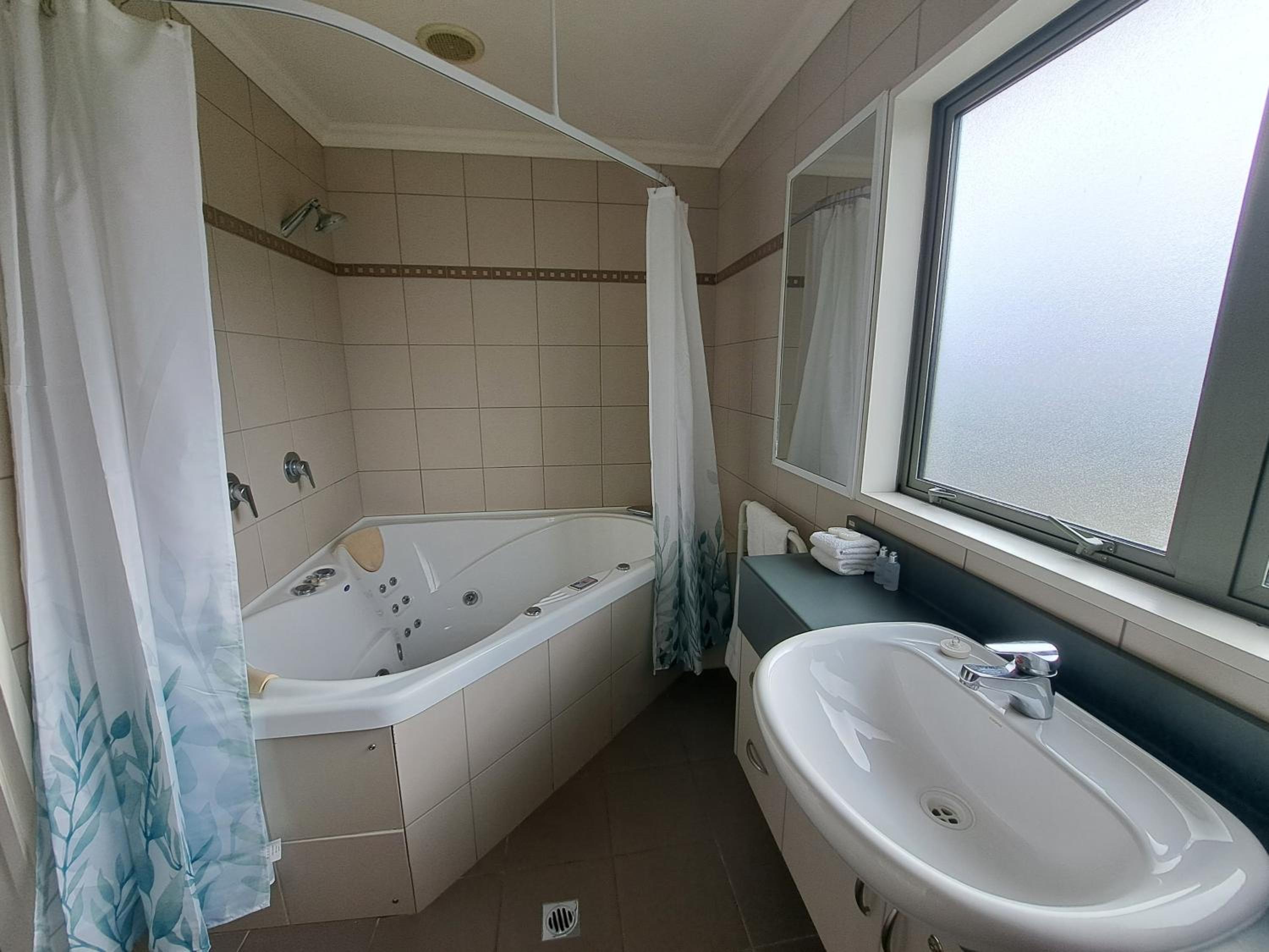Apartment with Lake View photo 2