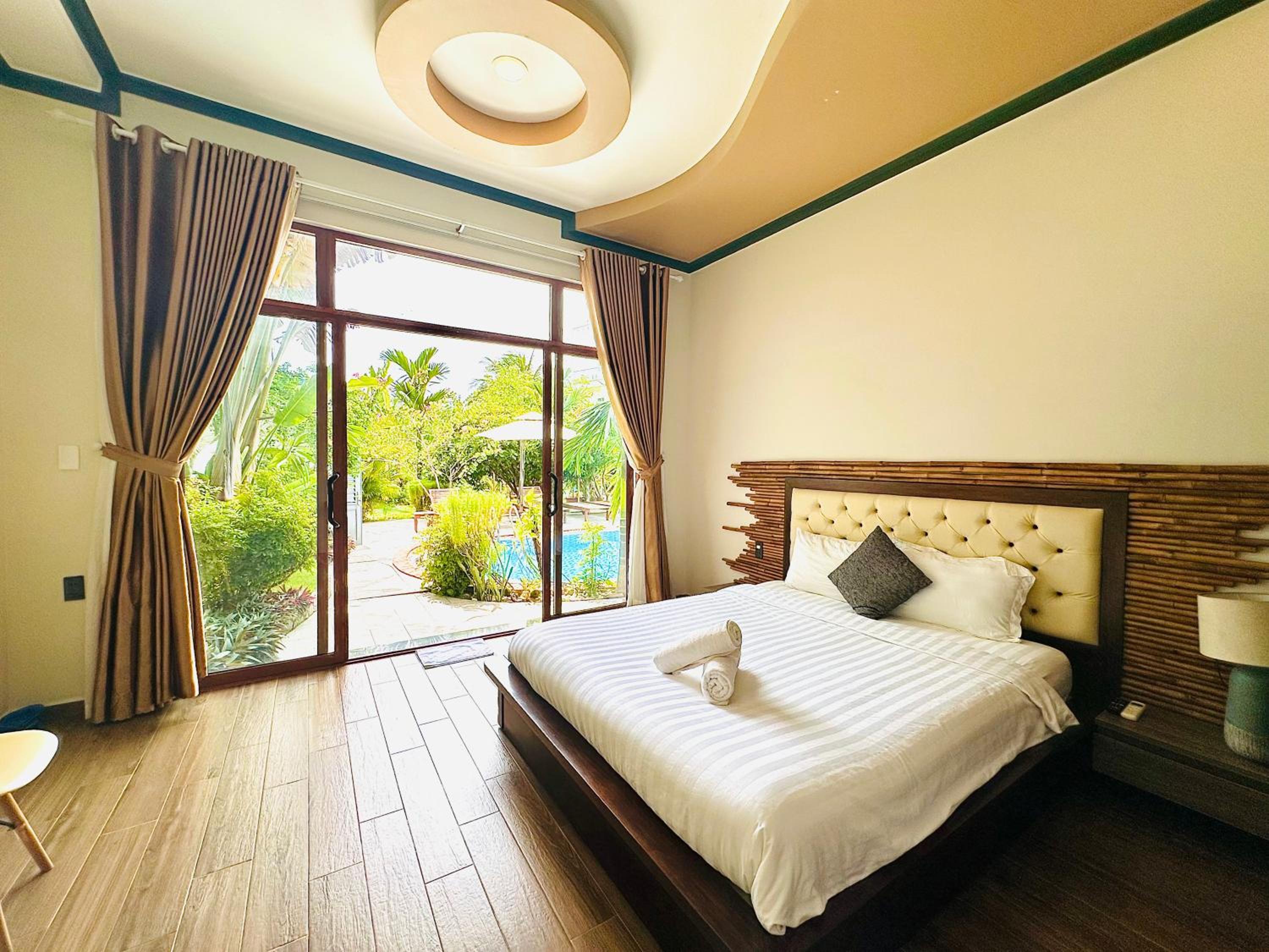 King Room with Pool View photo 3
