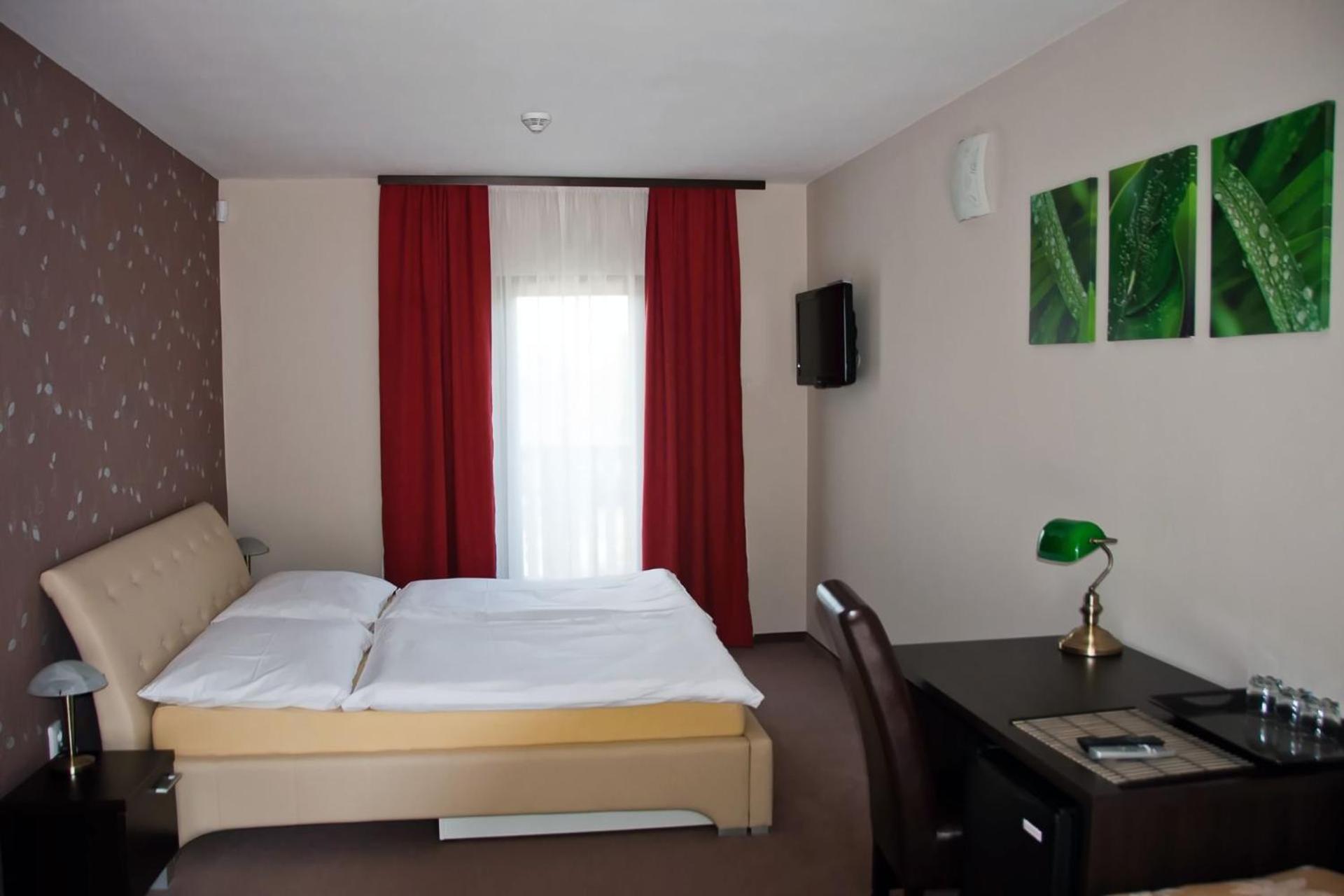 Deluxe Double Room with Extra Bed photo 1