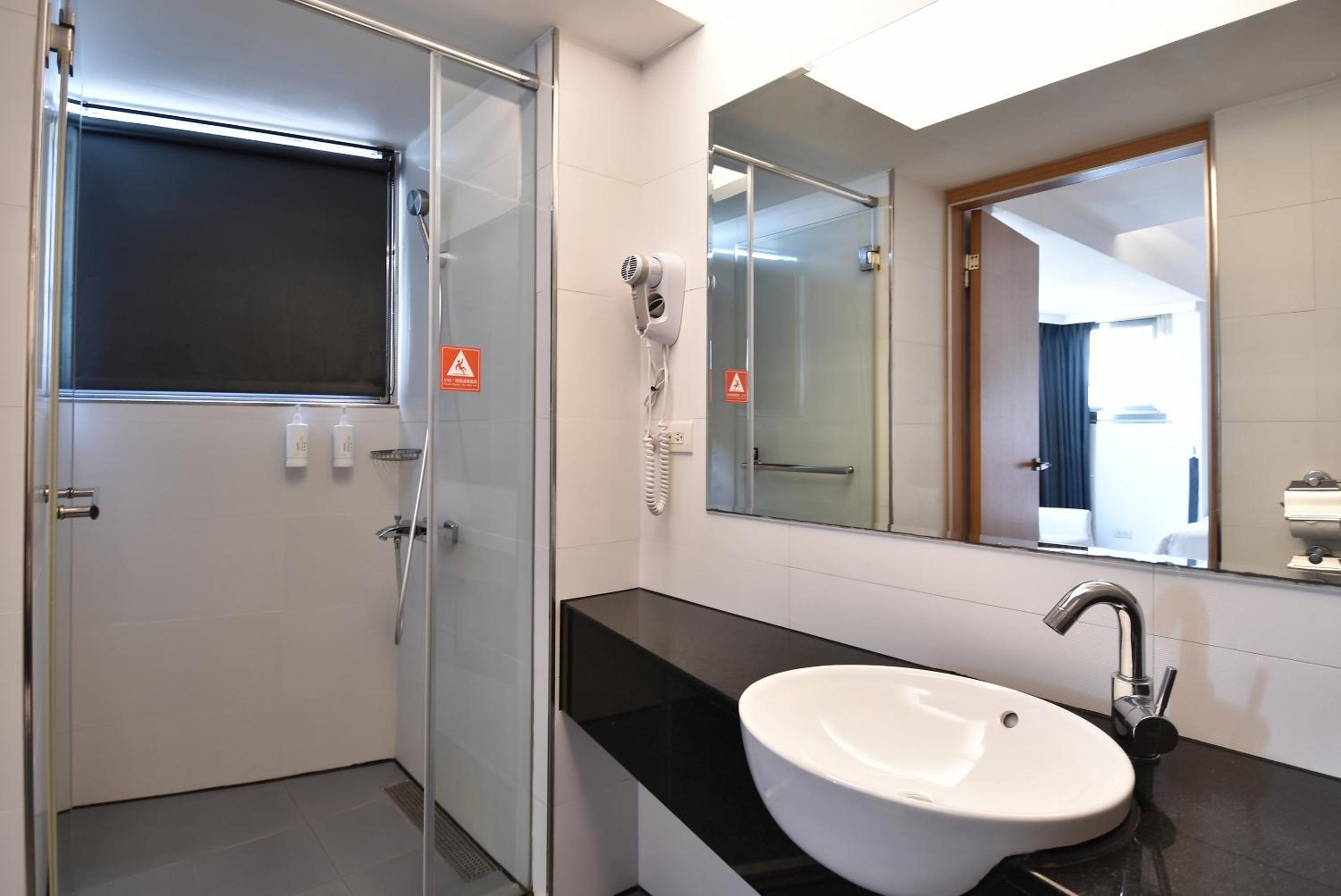 Business Twin Room (2 Adults)