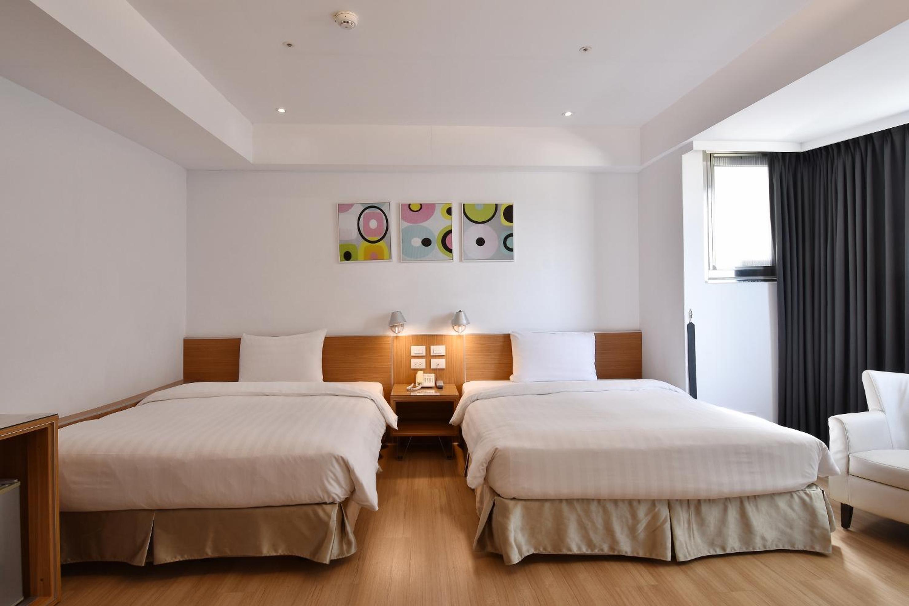Business Twin Room (2 Adults) photo 2