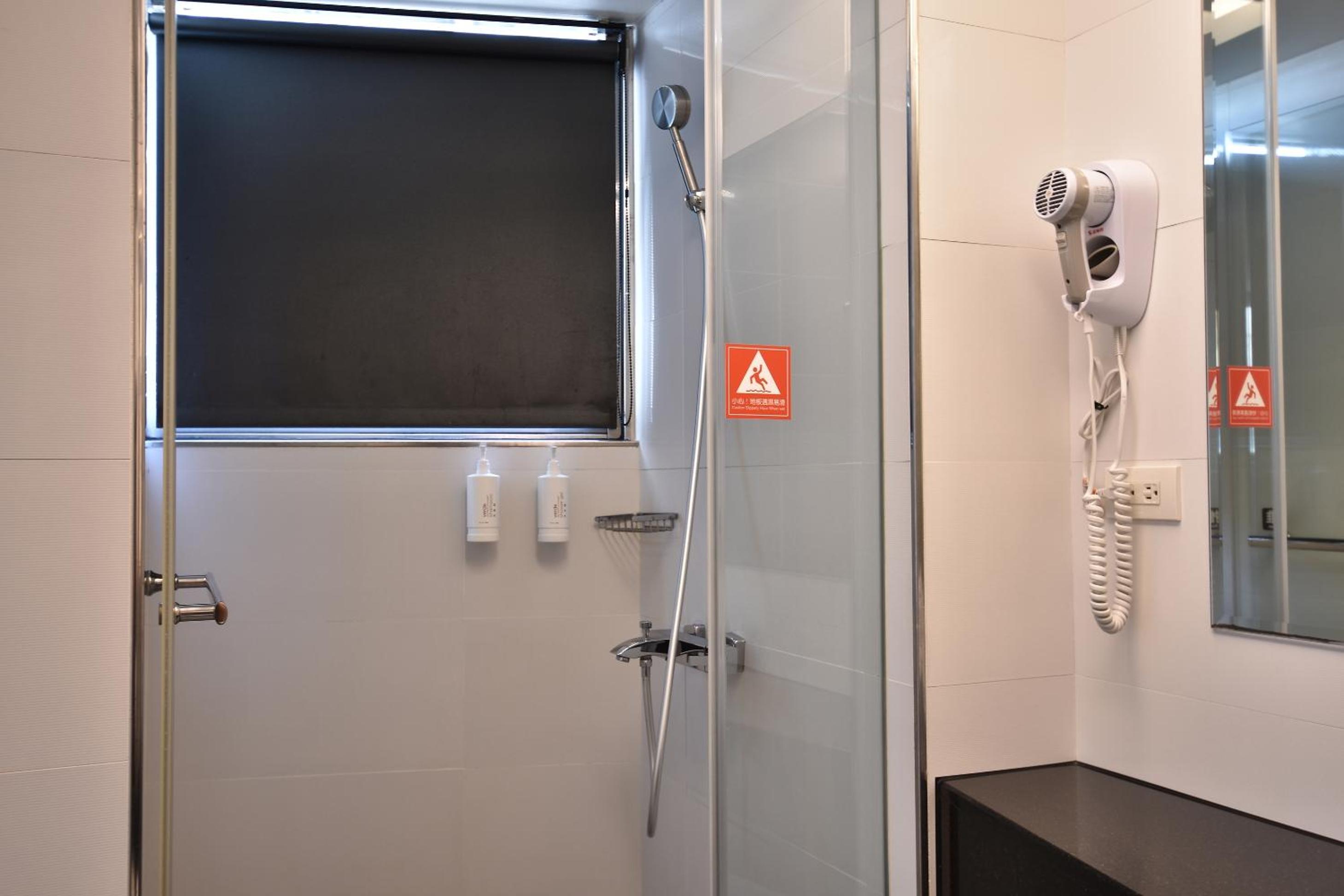 Business Twin Room (2 Adults) photo 3