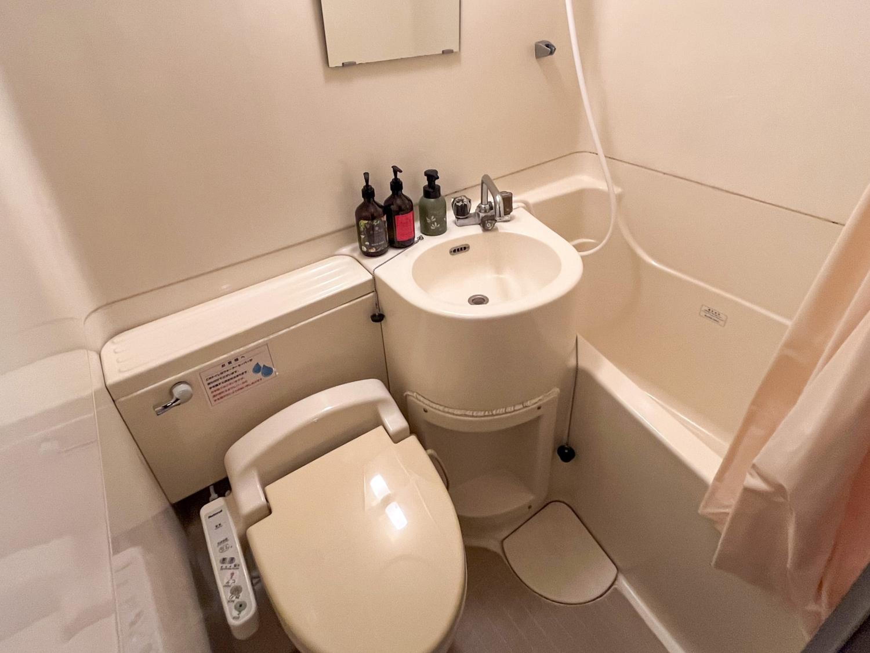 Single Room - Non-Smoking photo 3