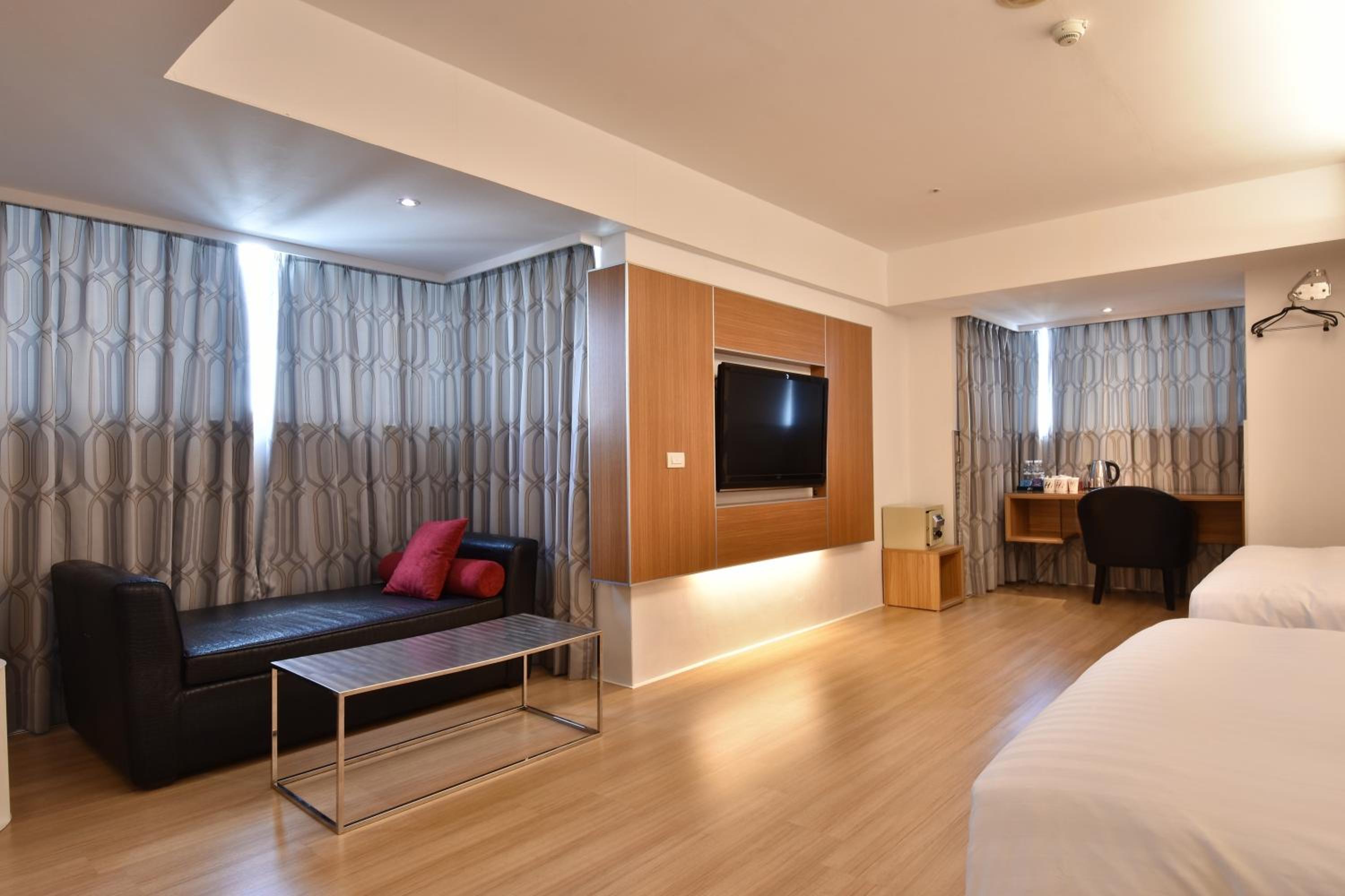 Business Quadruple Room photo 2