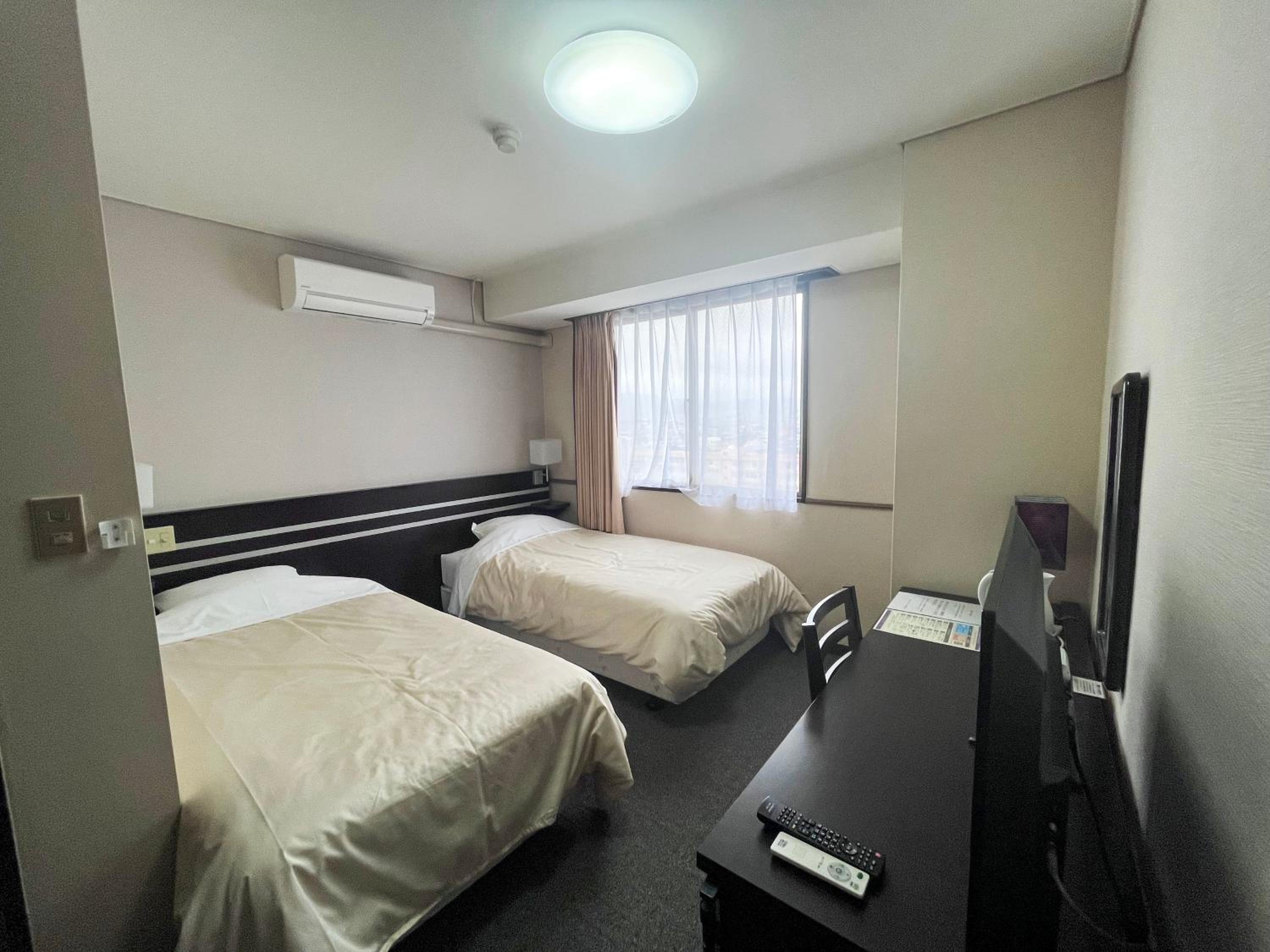 Standard Twin Room - Smoking photo 1