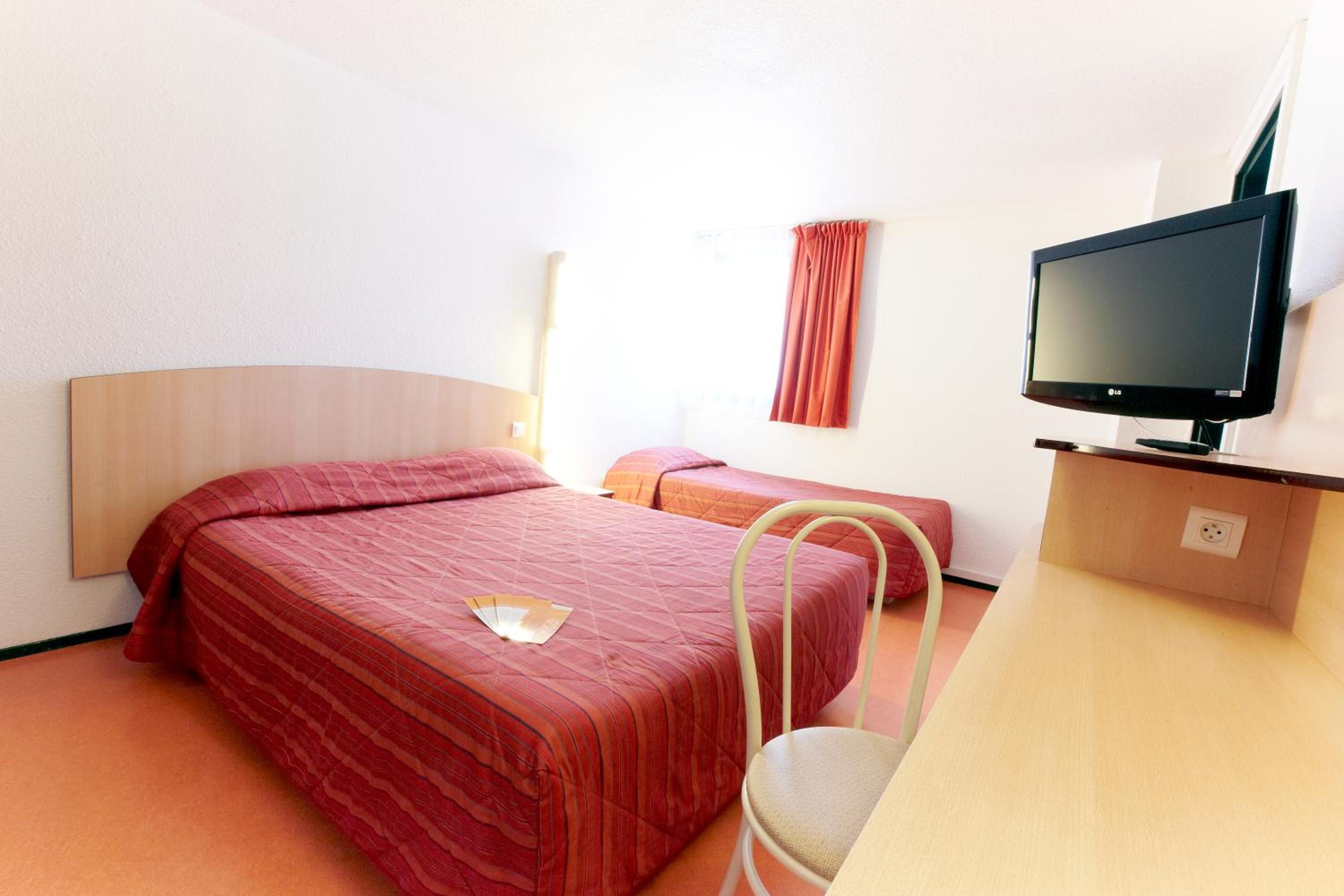Triple Room (1 Double Bed + 1 Single Bed)