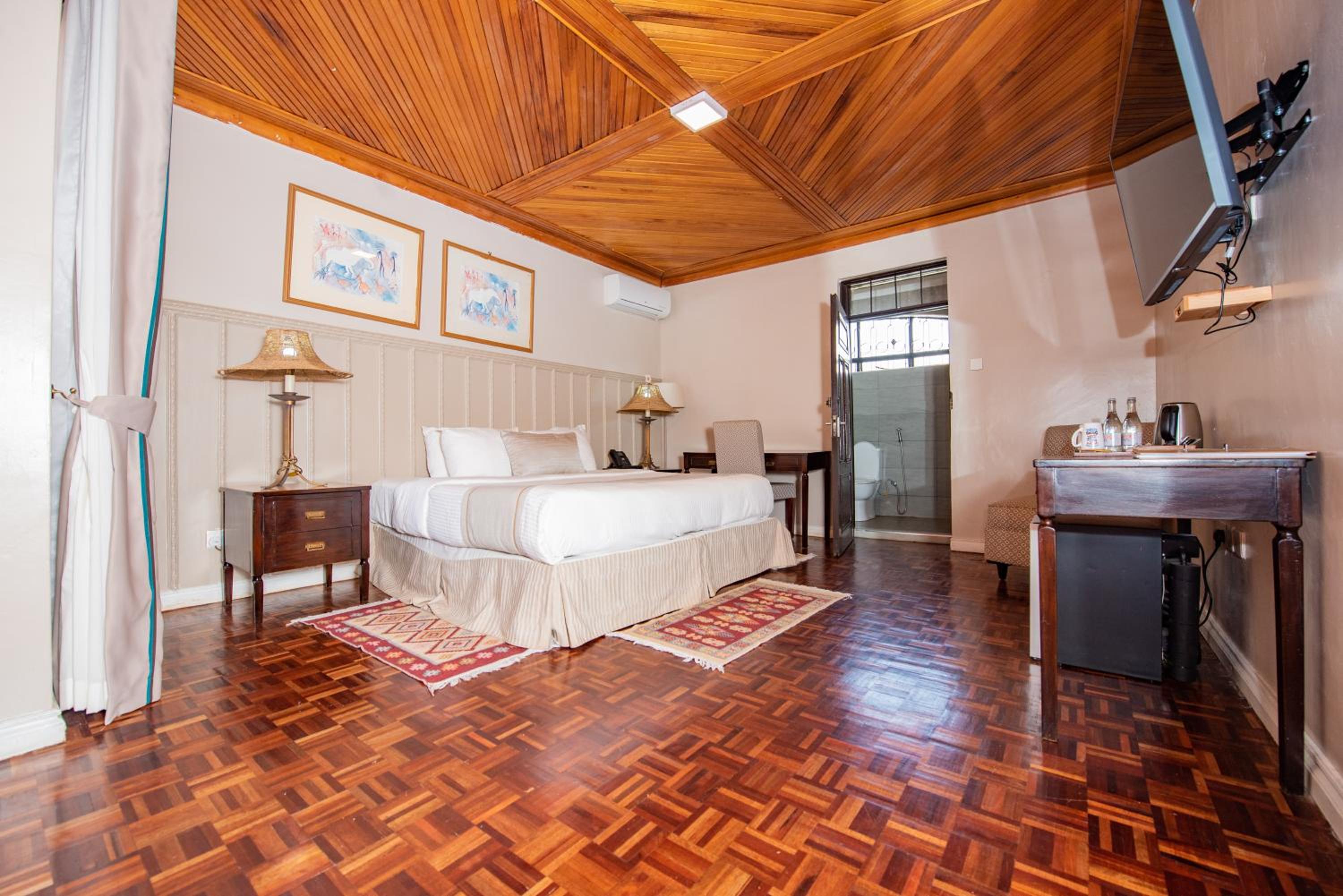 Deluxe Double Room (2 Adults + 1 Child) photo 1