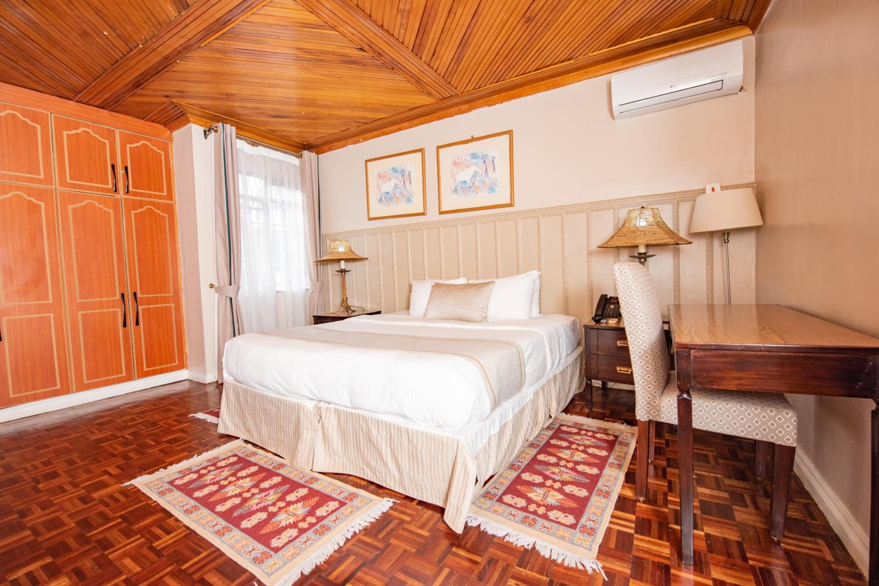 Deluxe Double Room (2 Adults + 1 Child) photo 2